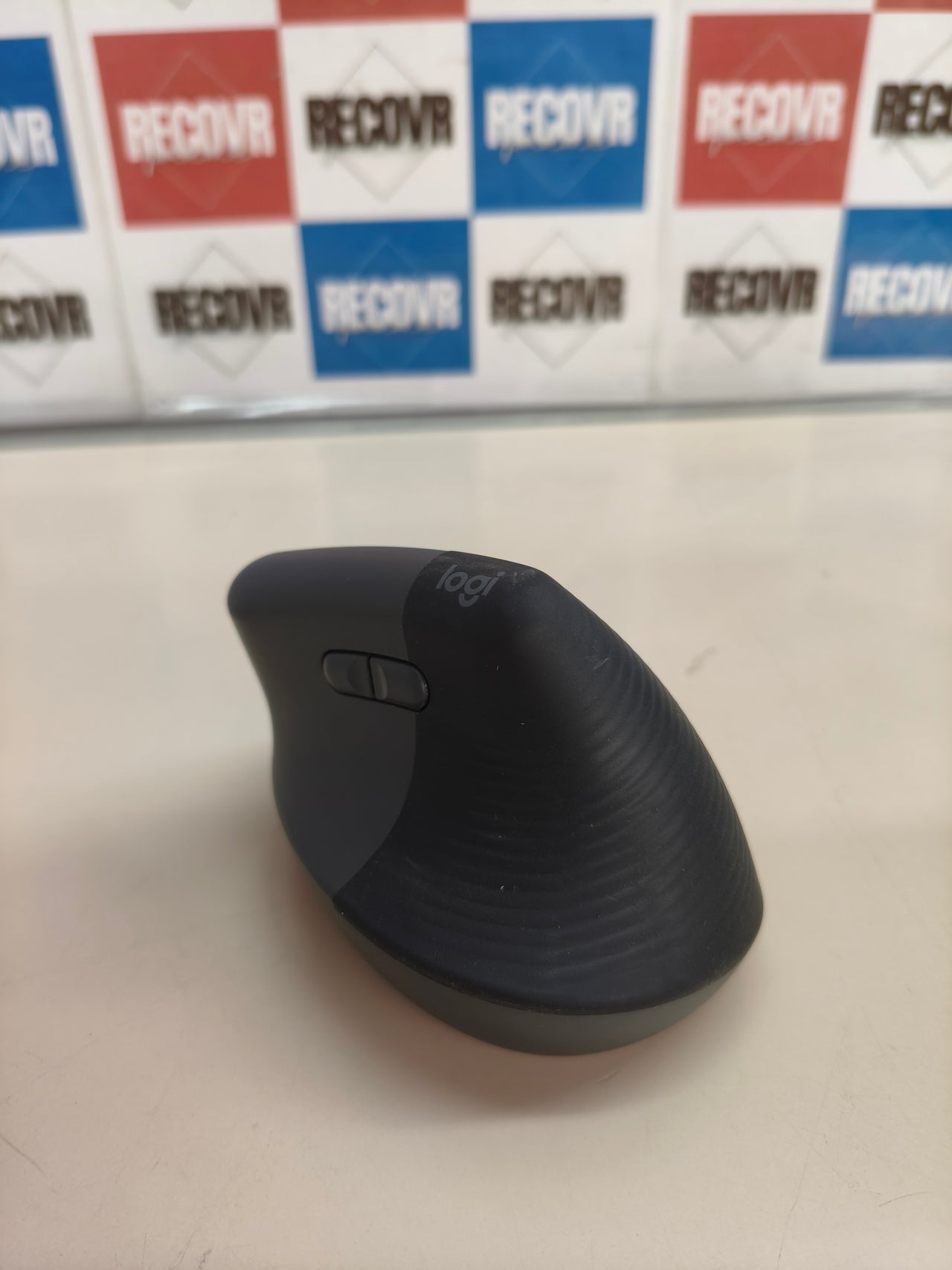 Ratón vertical ergonómico Logitech Lift, gris