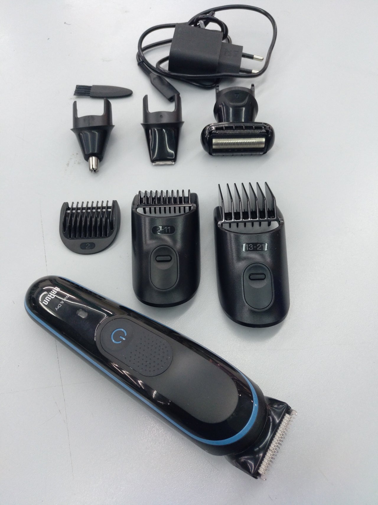 Braun Recortadora Todo En Uno 5 MGK5380, Recortadora De Barba 9 En 1 Para Hombre, Máquina de afeitar, Cortapelos, Para La Cara, Pelo, Orejas, Nariz, 7 Accesorios, Negro/Azul