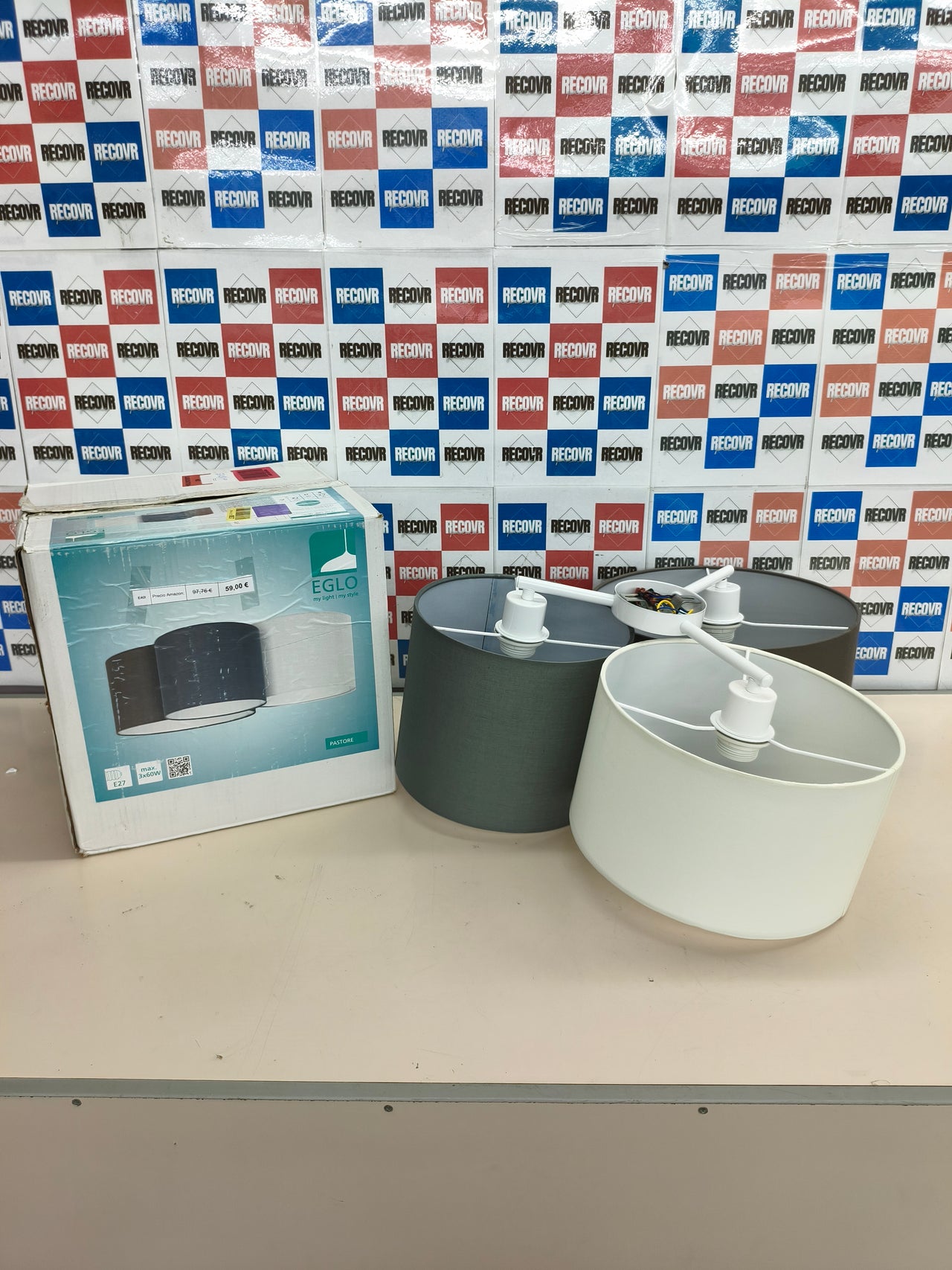 Plafón de techo textil Eglo con 3 bombillas E27.