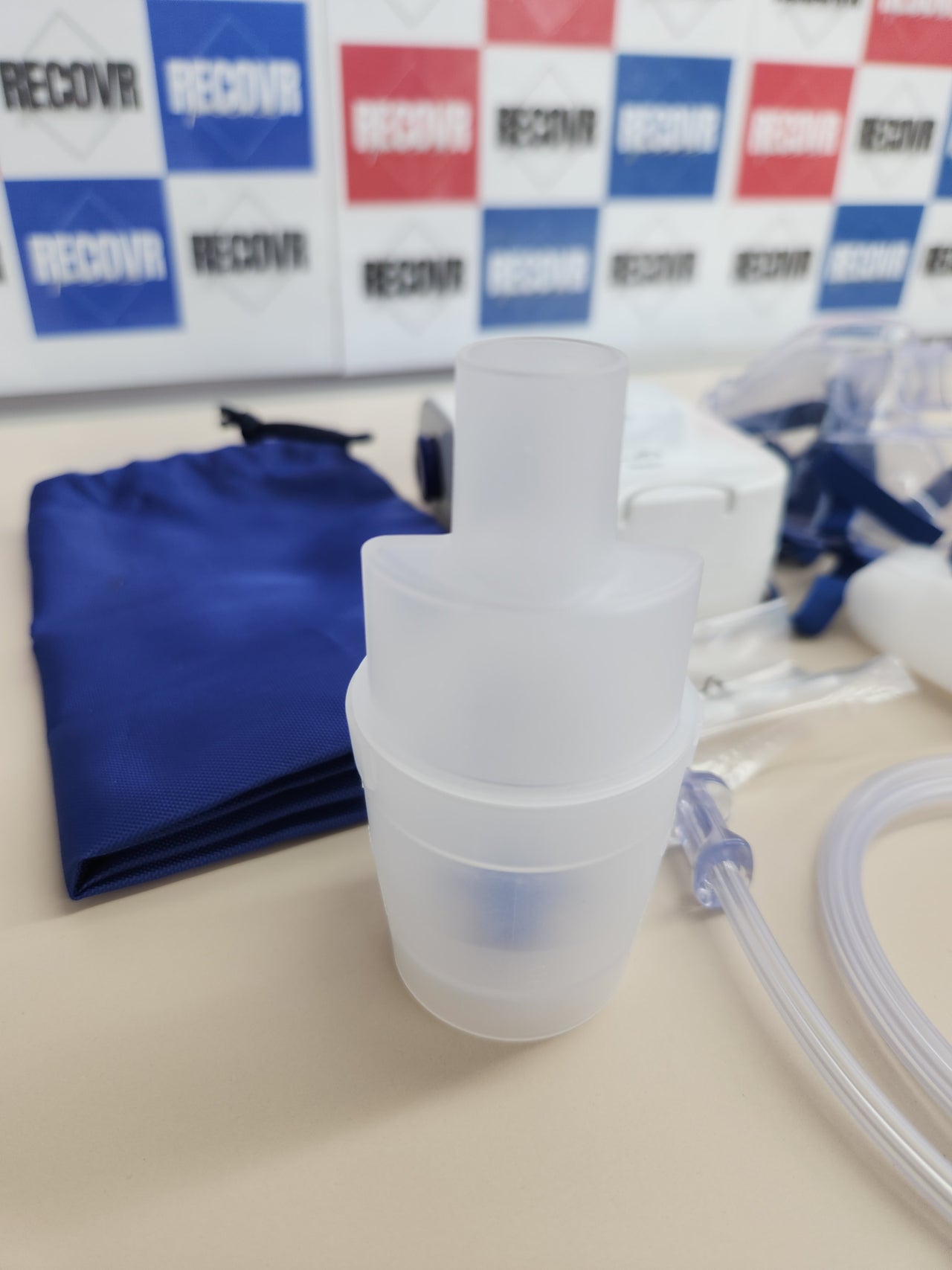 Nebulizador Omron NE-C803-E compacto y silencioso
