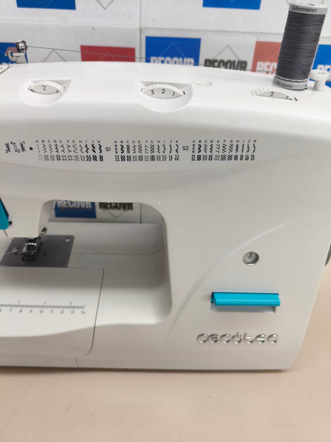 Máquina de coser Cecotec  66 puntadas con brazo libre y accesorios