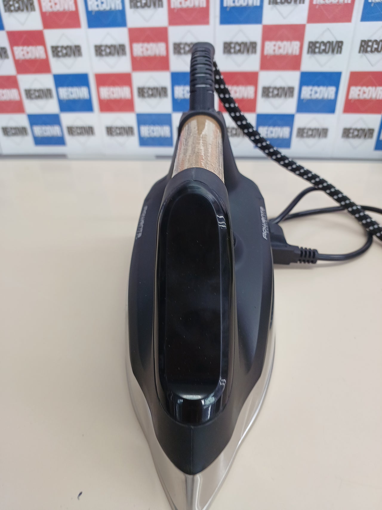 Centro de planchado 6 bares con golpe 270 g/min Rowenta