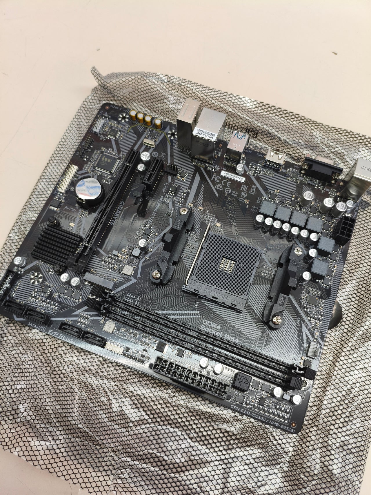 Placa base GIGABYTE A520M K V2 para AMD Ryzen AM4 DDR4