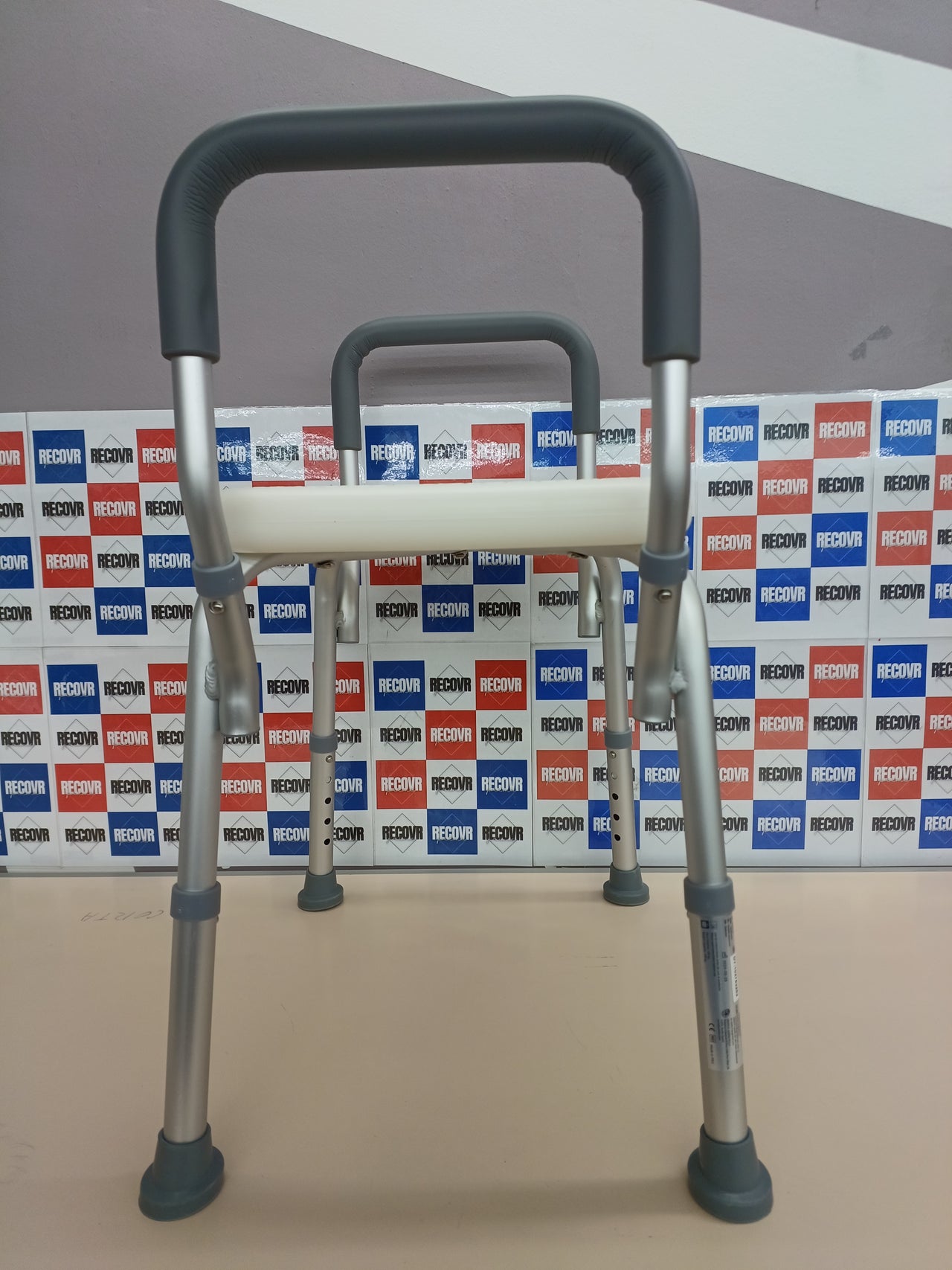 Mobiclinic, Silla Ducha Mayores, Taburete baño Adultos, Acueducto, Marca española, Ortopédica, Aluminio, PVC, Altura Regulable, Ergonómico, Reposabrazos, Conteras Antideslizantes, Banqueta