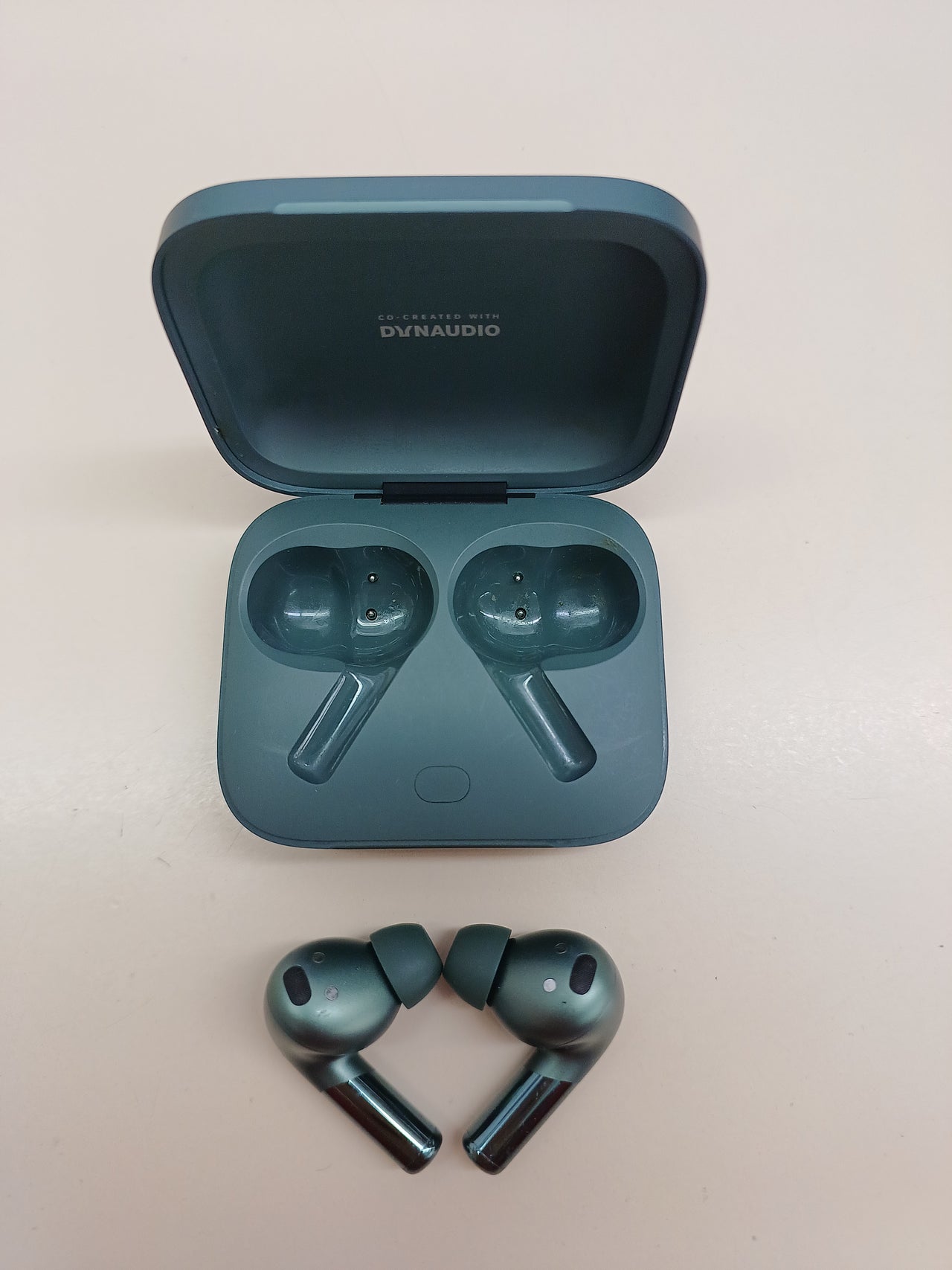 Auriculares ANC, 39h, audio espacial y carga rápida OnePlus