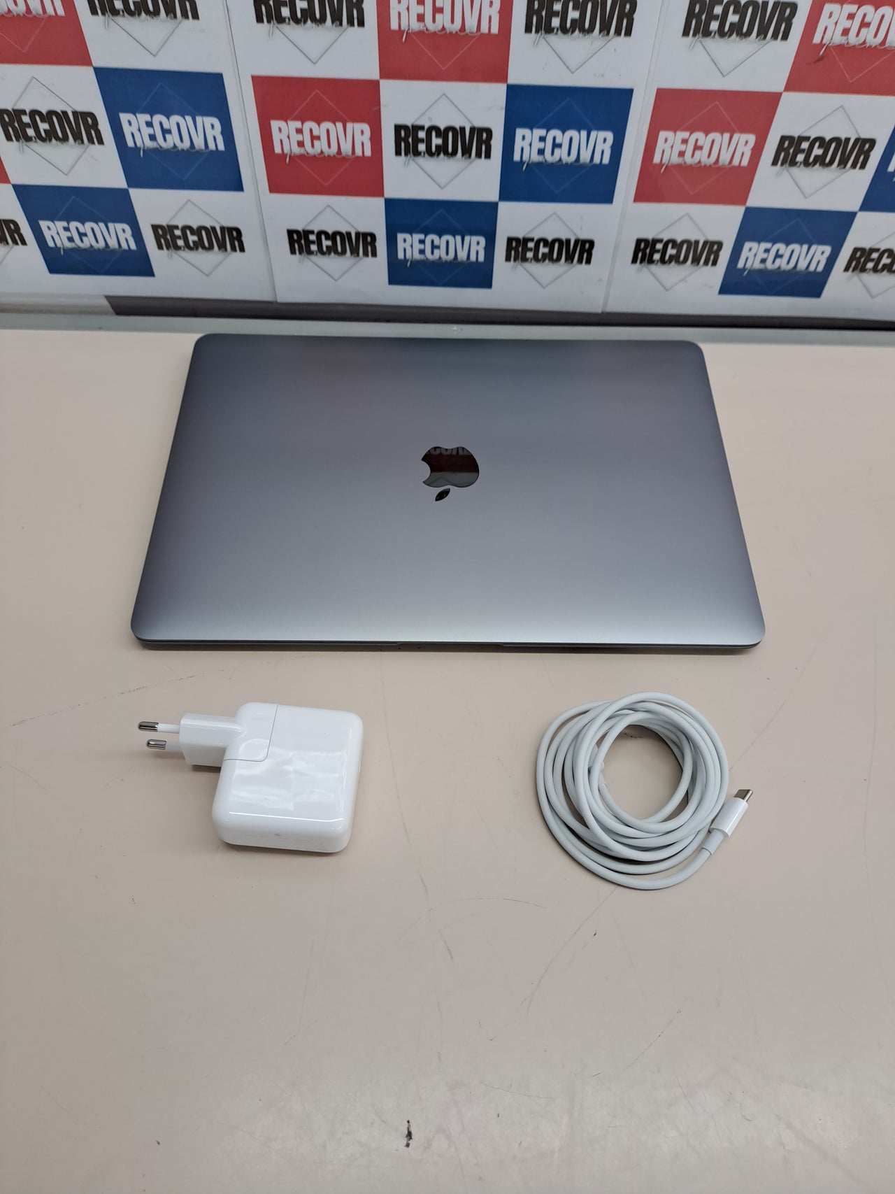 MacBook Air 13” M1 8GB 512GB gris espacial Apple