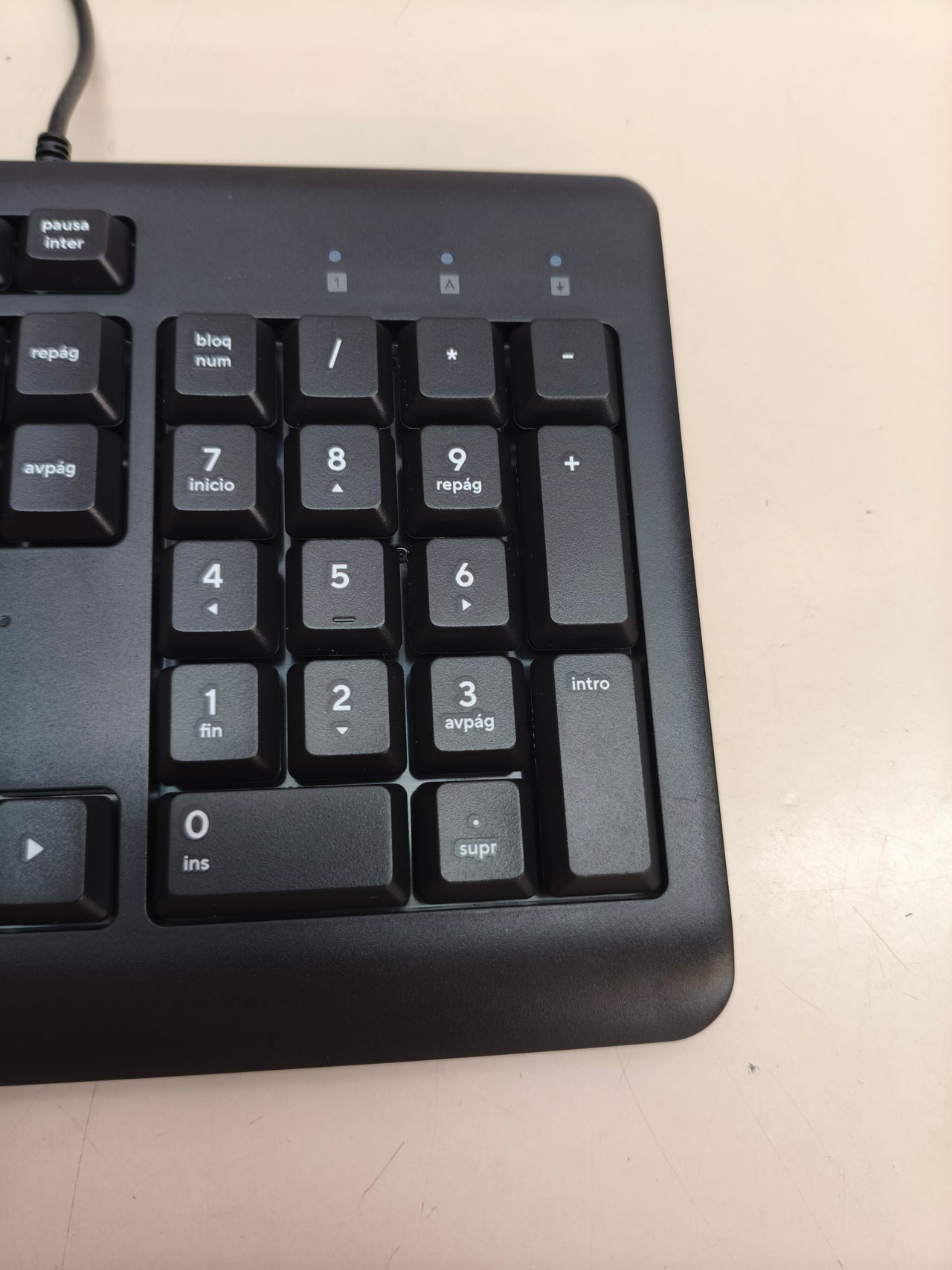 Trust Taro - Teclado con cable para Windows