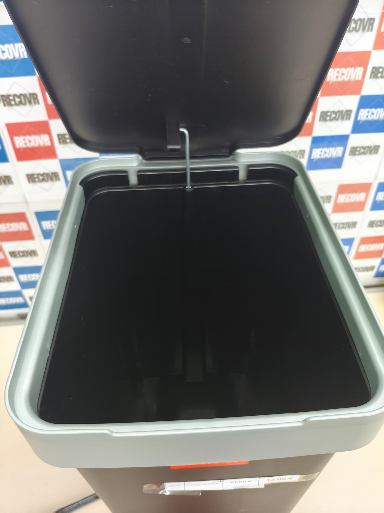 Cubo de basura con pedal Tatay Smart 25 L negro
