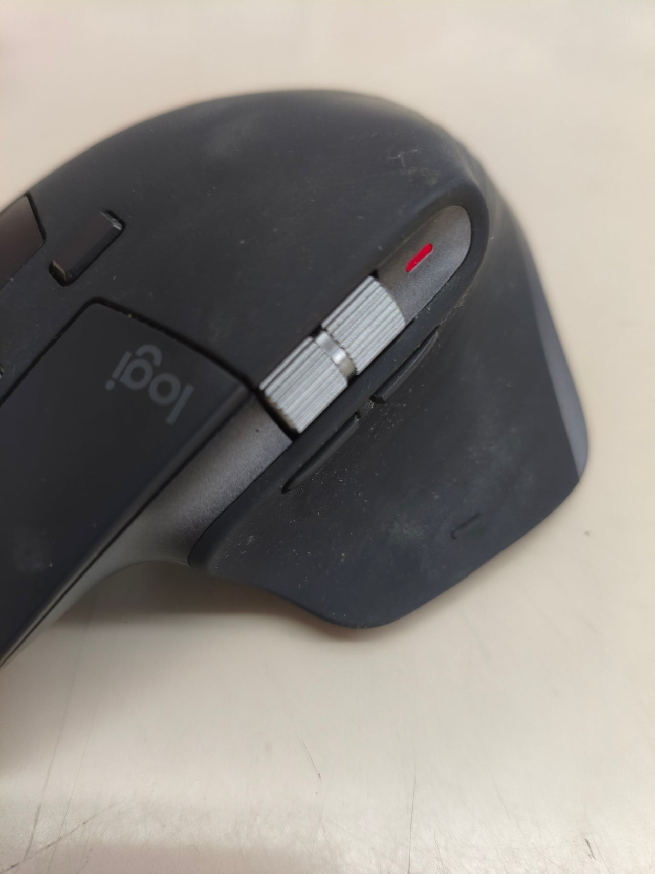 Logitech MX Master 4, ratón inalámbrico ergonómico