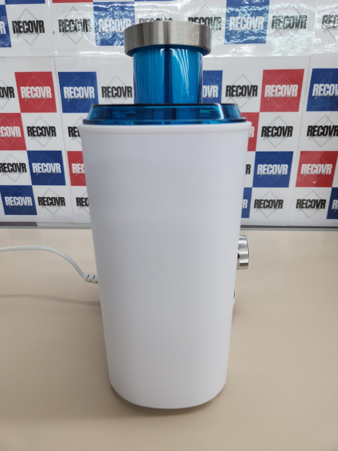 Licuadora Orbital Cecotec Juice&Fresh 400 Titan White con motor de 400 W, 20 000 rpm, 2 velocidades, disco de titanio, sistema antigoteo y jarra de 350 ml