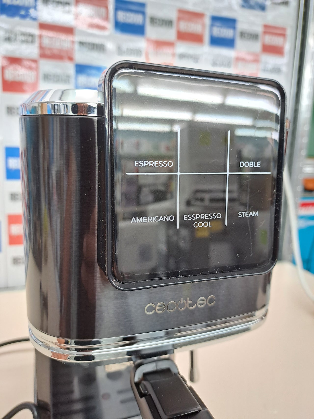 Cafetera Cecotec  express para espresso y cappuccino Cafelizzia ColdBrew.