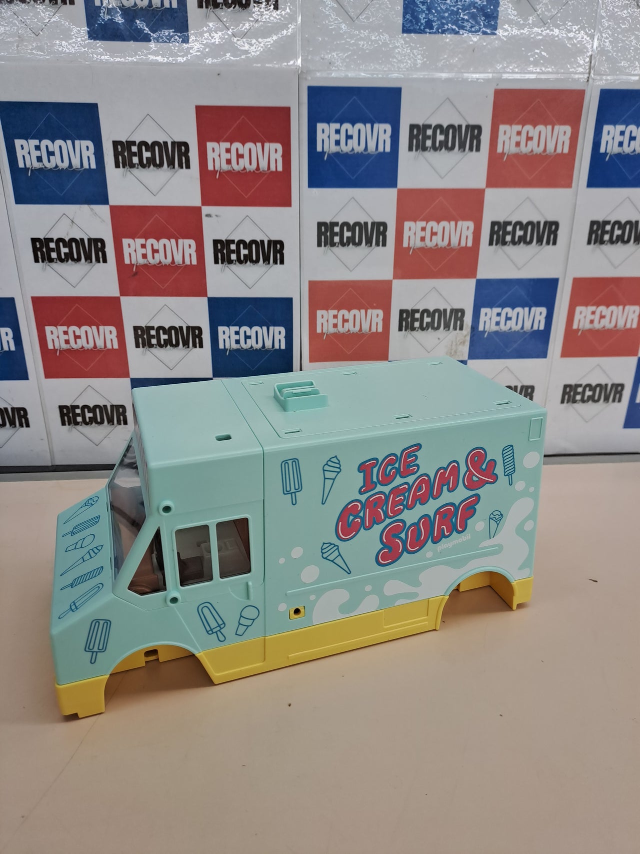 PLAYMOBIL Camioneta de Helados con Tienda de Surf