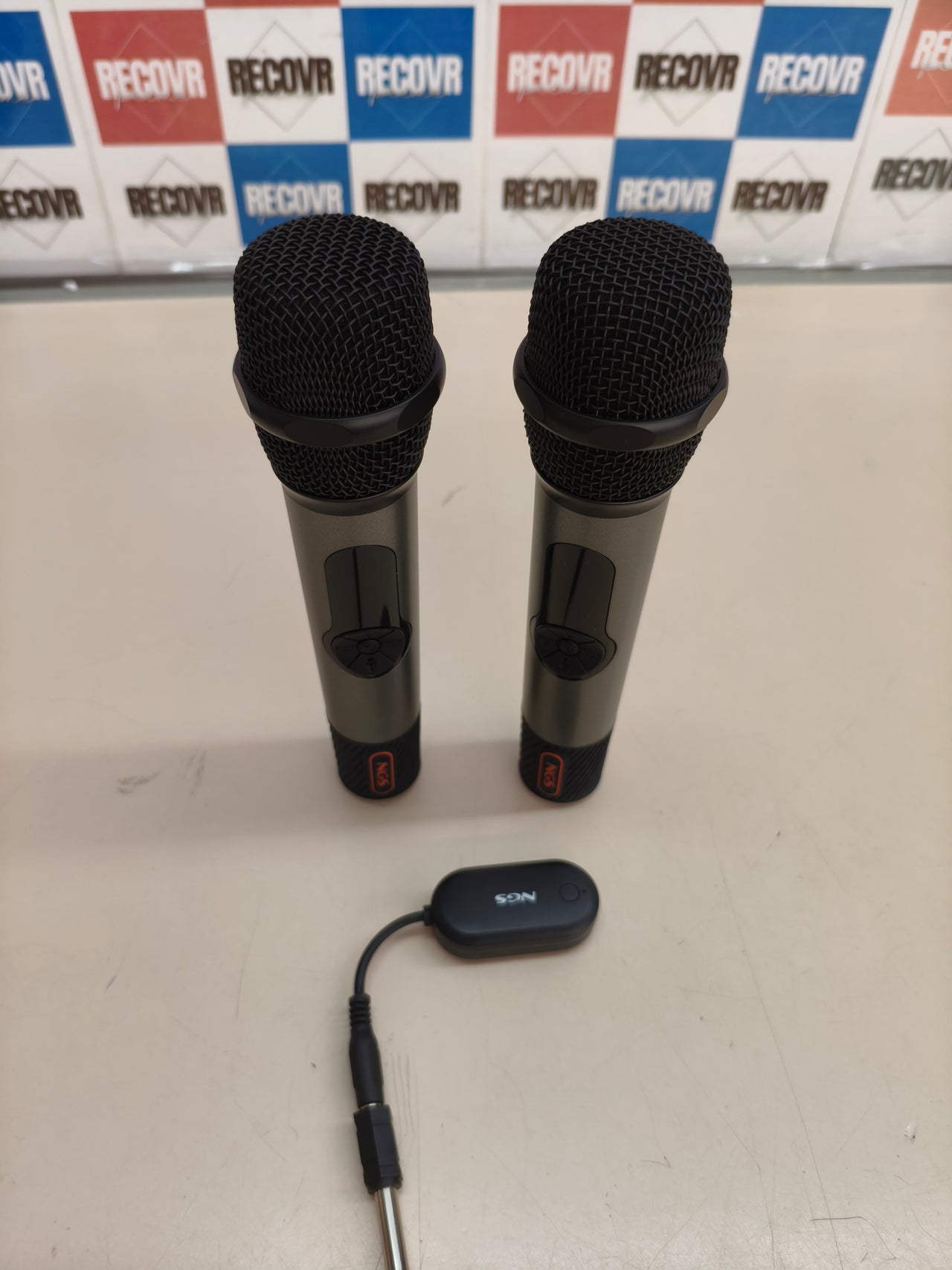 Pack de 2 micrófonos inalámbricos dinámicos NGS