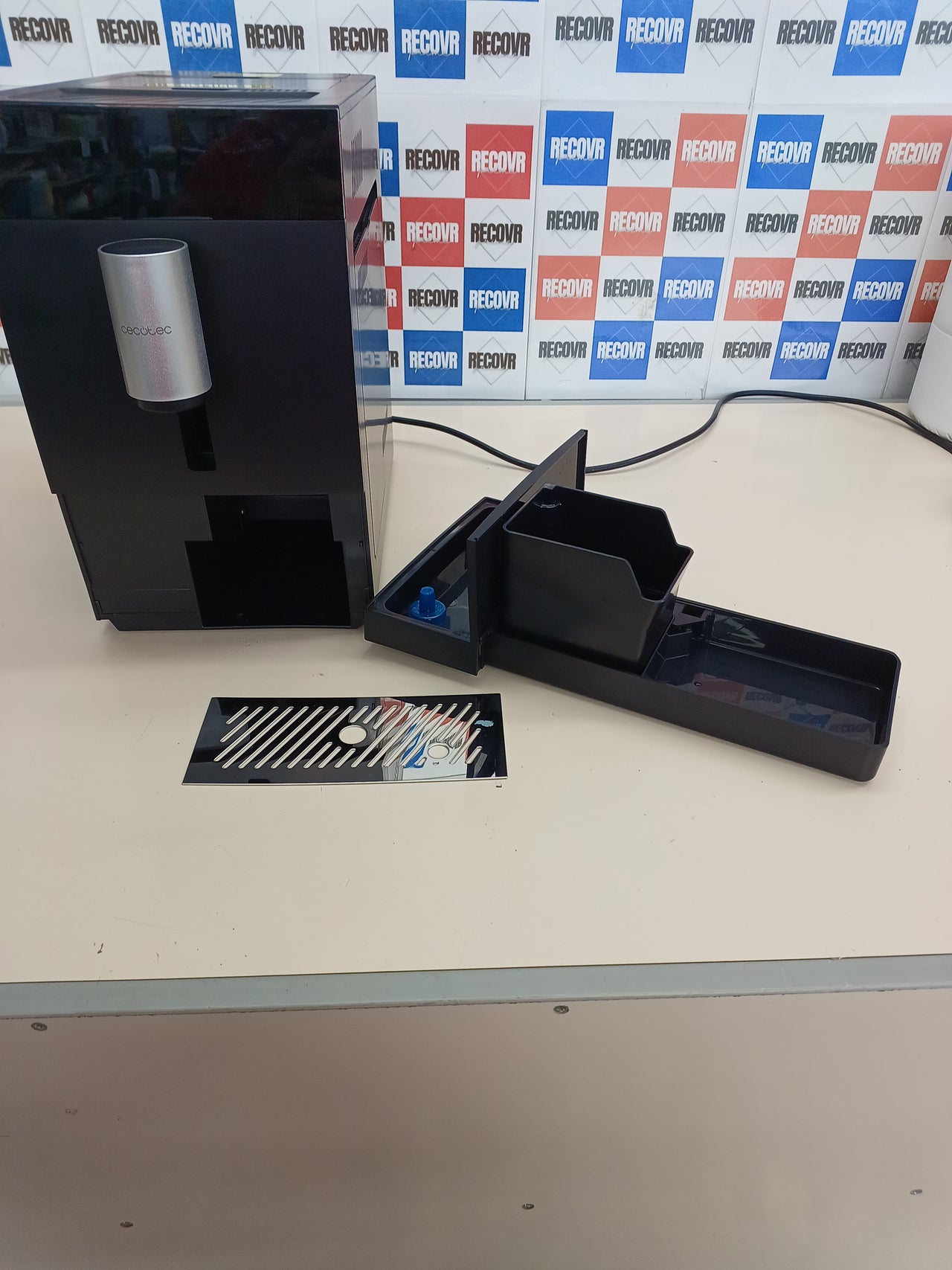 Cafetera Superautomática Cecotec Cremmaet Compact 19B