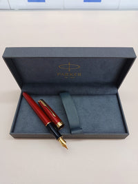 Thumbnail for Parker Sonnet bolígrafo | lacado en rojo con adorno dorado | punta media | en estuche de regalo