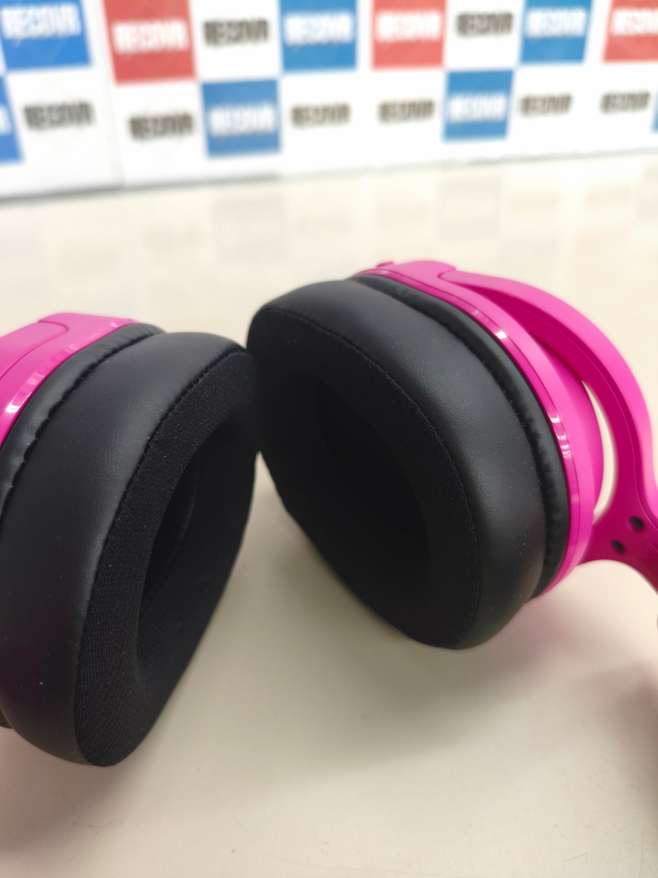 Auriculares gaming Trust Forta para PS5 con licencia oficial