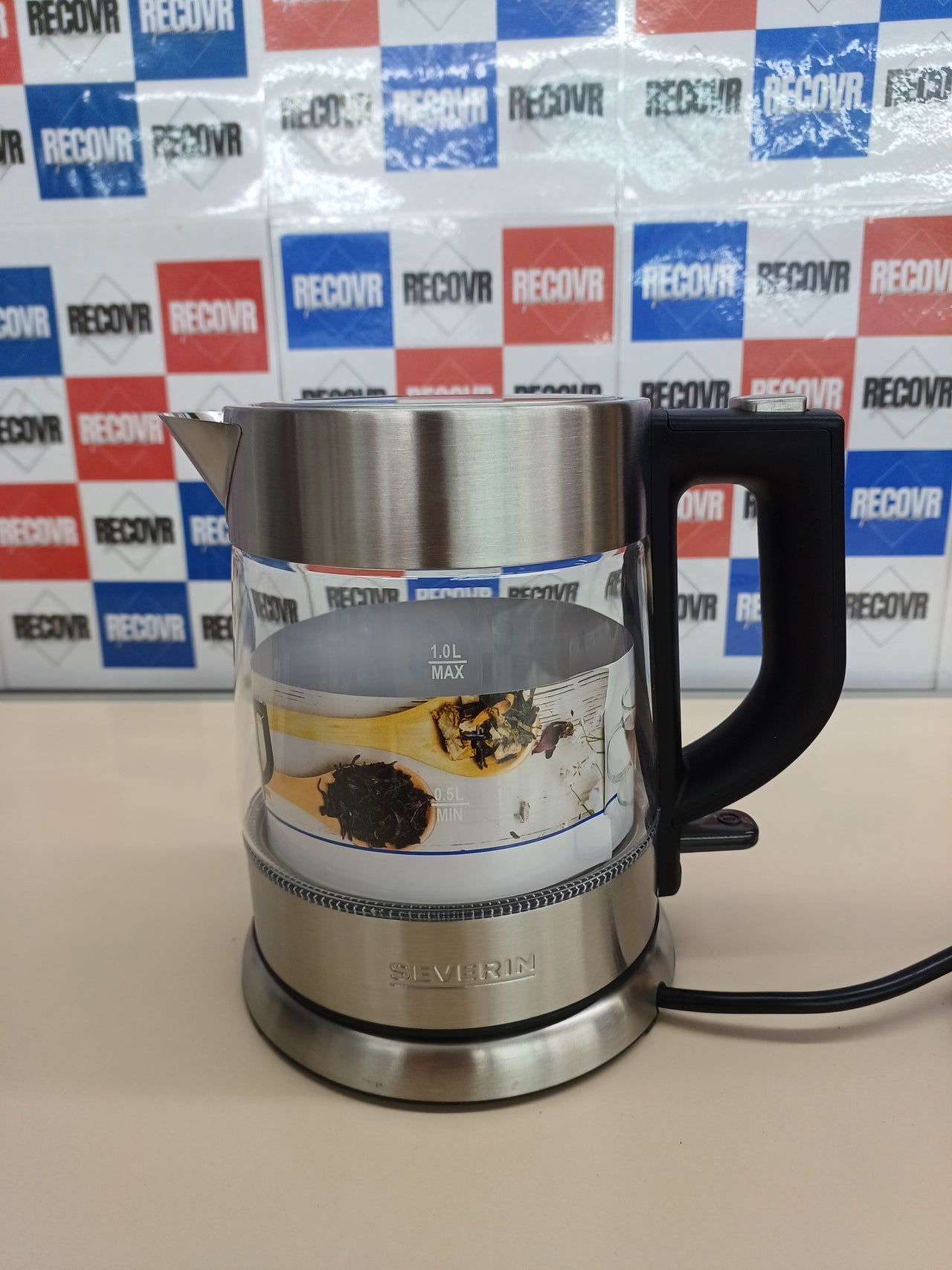 Hervidor de agua de cristal, jarra para hervir agua con conexión inalámbrica, potente y compacta, hervidor eléctrico con filtro antical, acero inoxidable/negro, WK 3468 SEVERIN