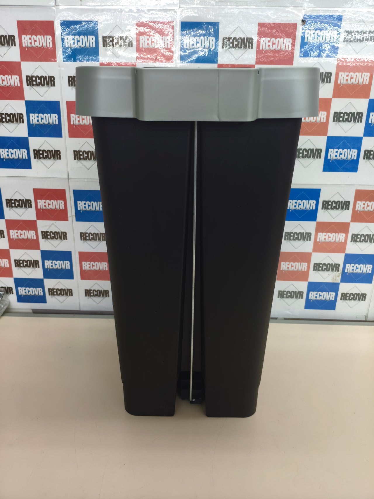 Cubo de basura con pedal Tatay Smart 25 L negro