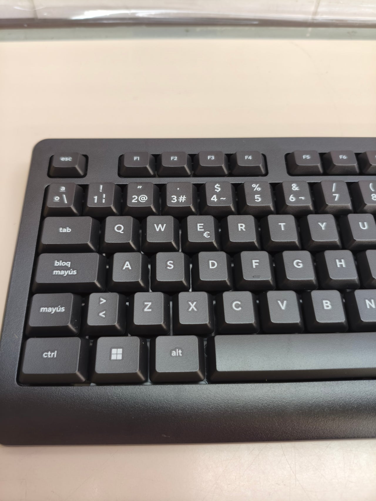 Teclado con cable Trust Taro, QWERTY español, negro