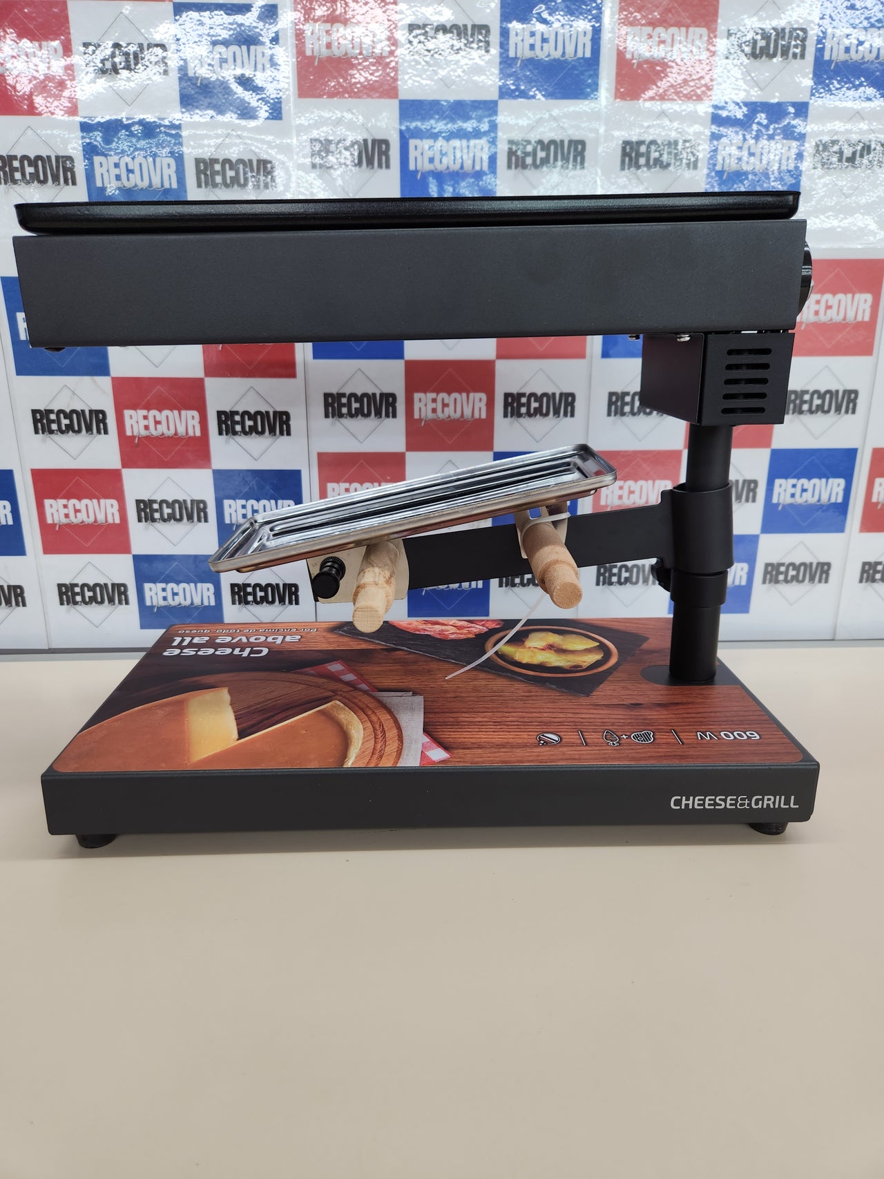 Raclette Cheese&Grill 60oW 6000 Black. Potencia, Función Grill, Acabado Acero INOX, Termostato Regulable, 2 espátulas de Madera, Parrilla Superior Antiadherente Cecotec