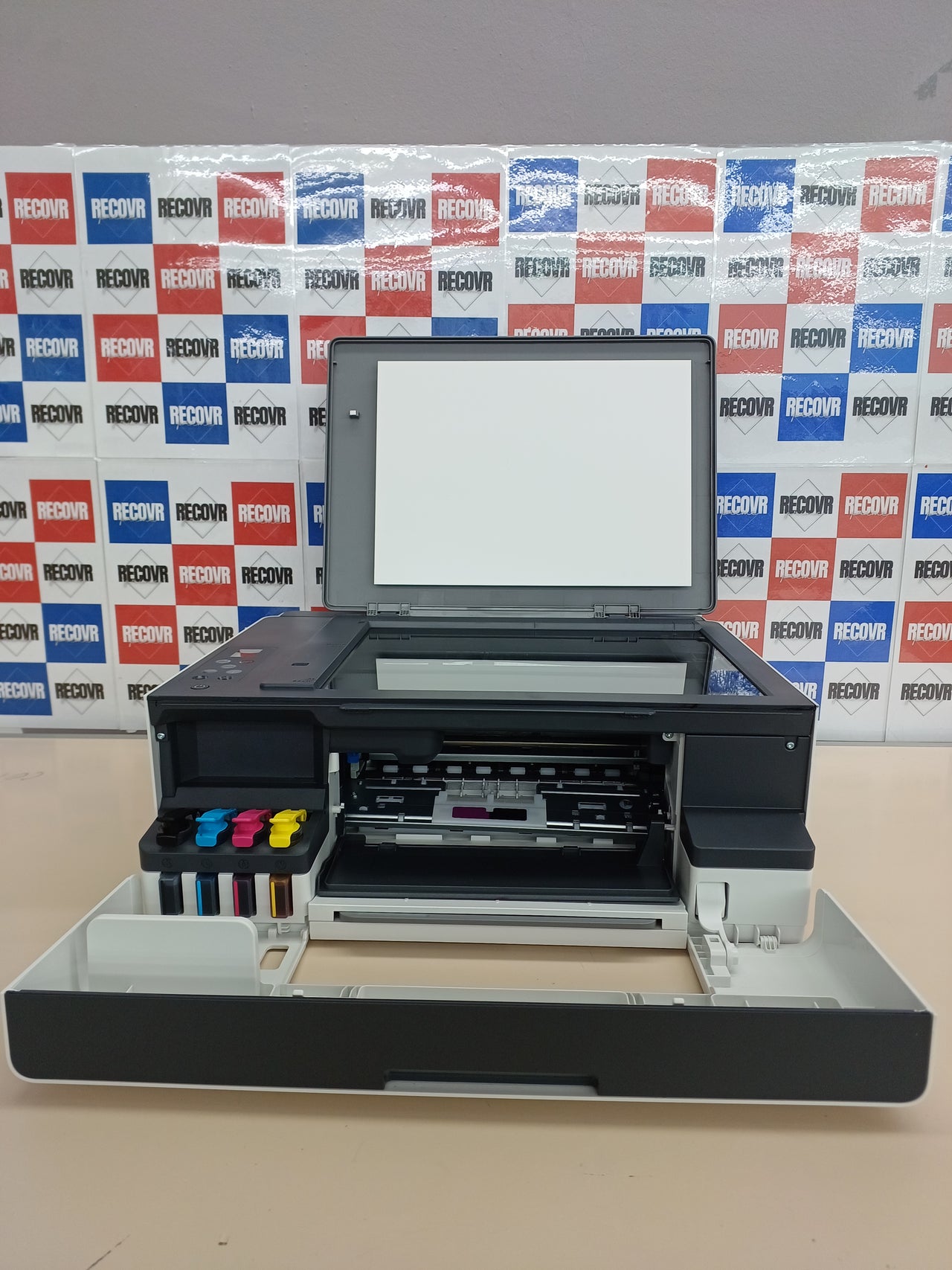 Impresora Multifunción Tinta HP Smart Tank 5105 Wi-Fi, con depósito recargable