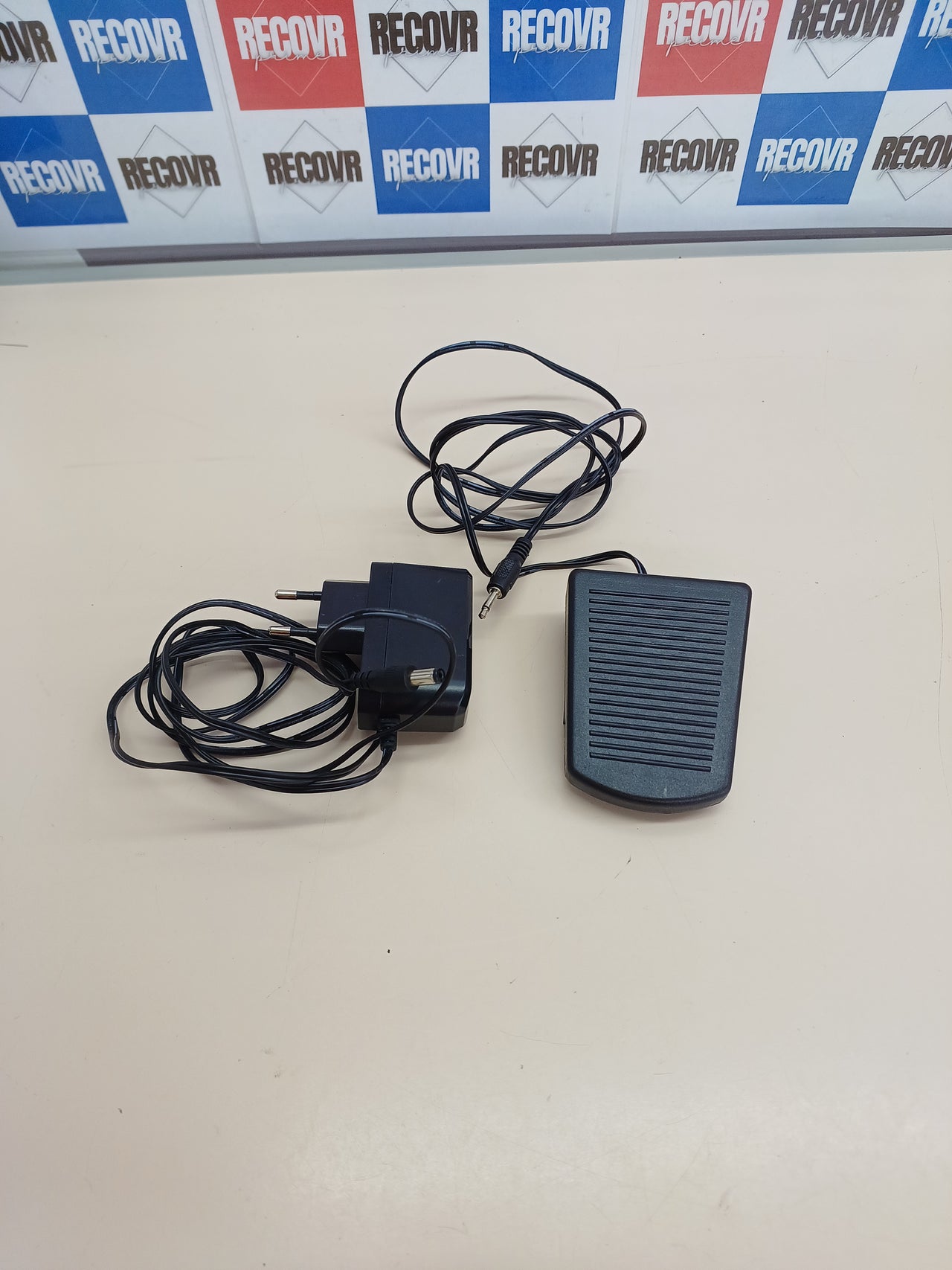 Máquina de Coser Tristar SM-6000