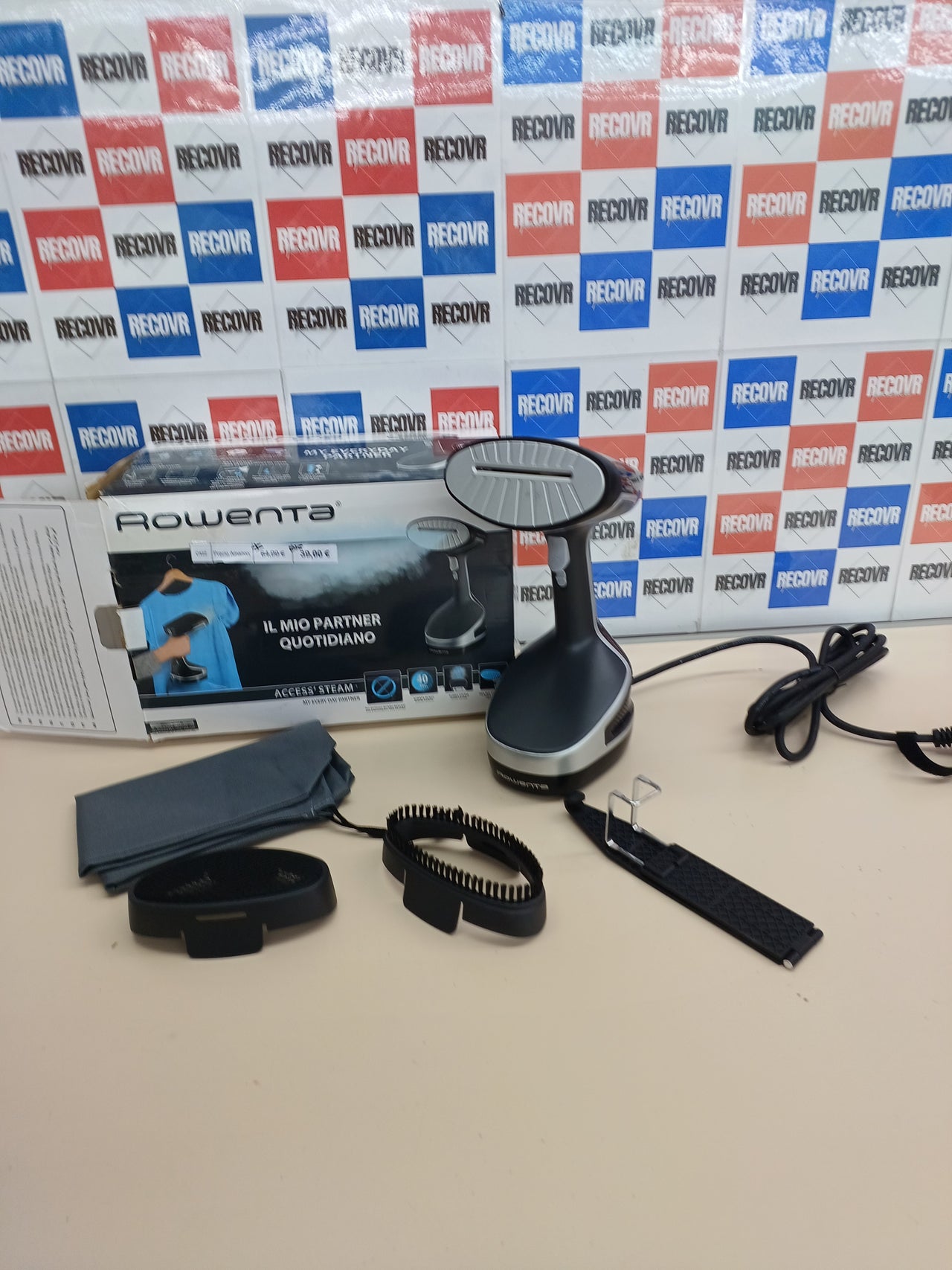 Plancha vertical 1600W elimina arrugas y olores – Rowenta