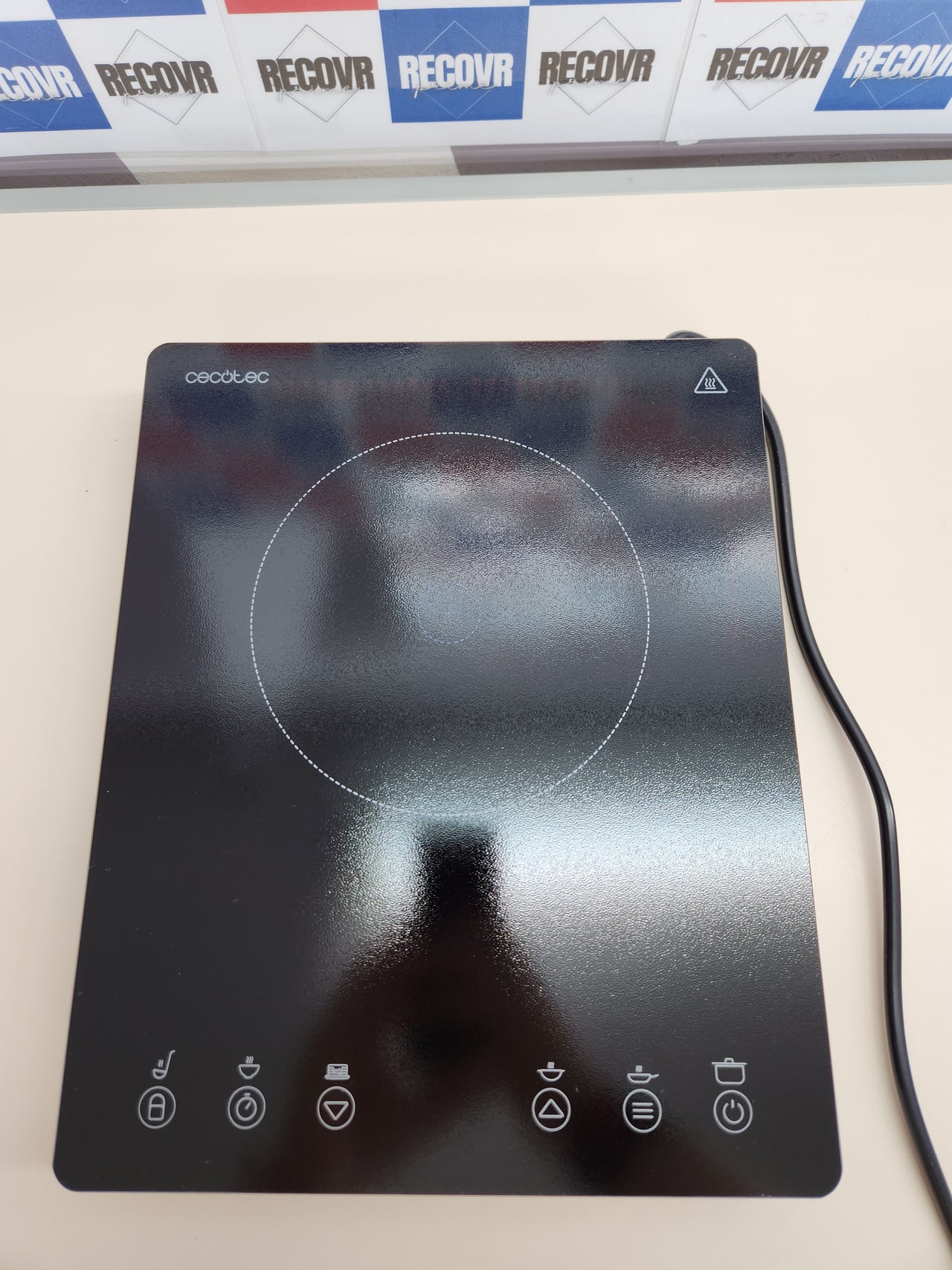 Placa Inducción 2000W, 1 Fuego Full Magma Slim.  8 Niveles, Diseño en Cristal de Alta Resistencia, Display Táctil, Temporizador, Fácil Limpieza Cecotec