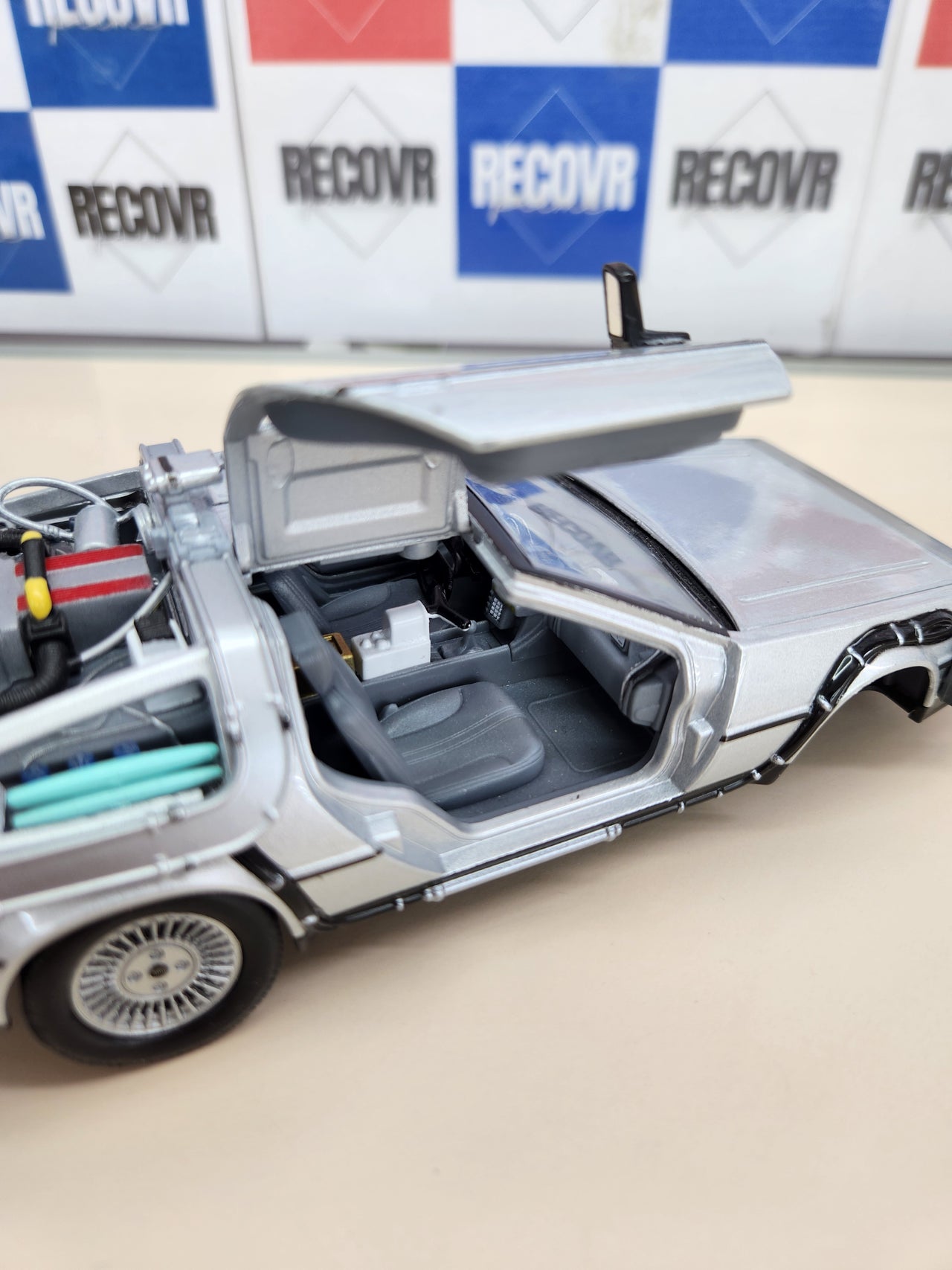 Coche DeLorean volador Regreso al Futuro