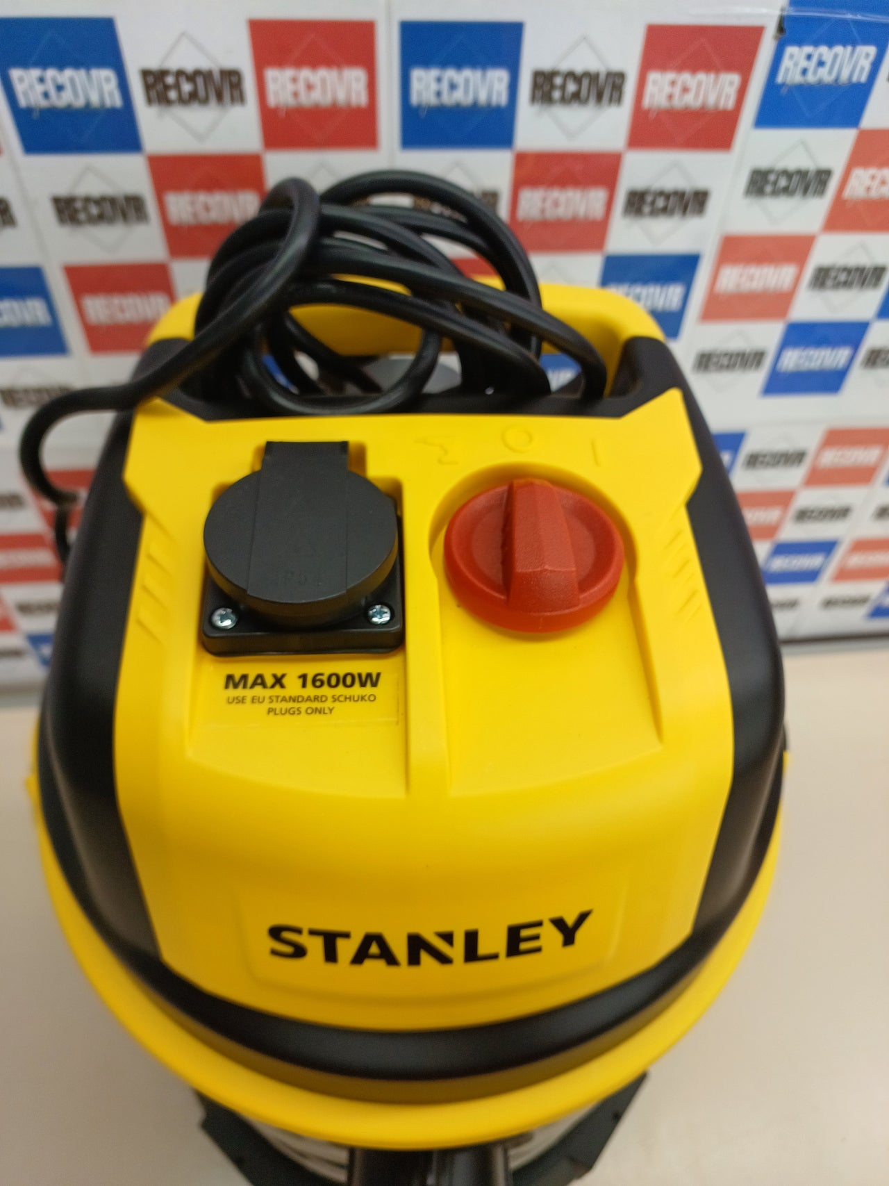 Aspirador Stanley SXVC30XTDE 1600W 30L