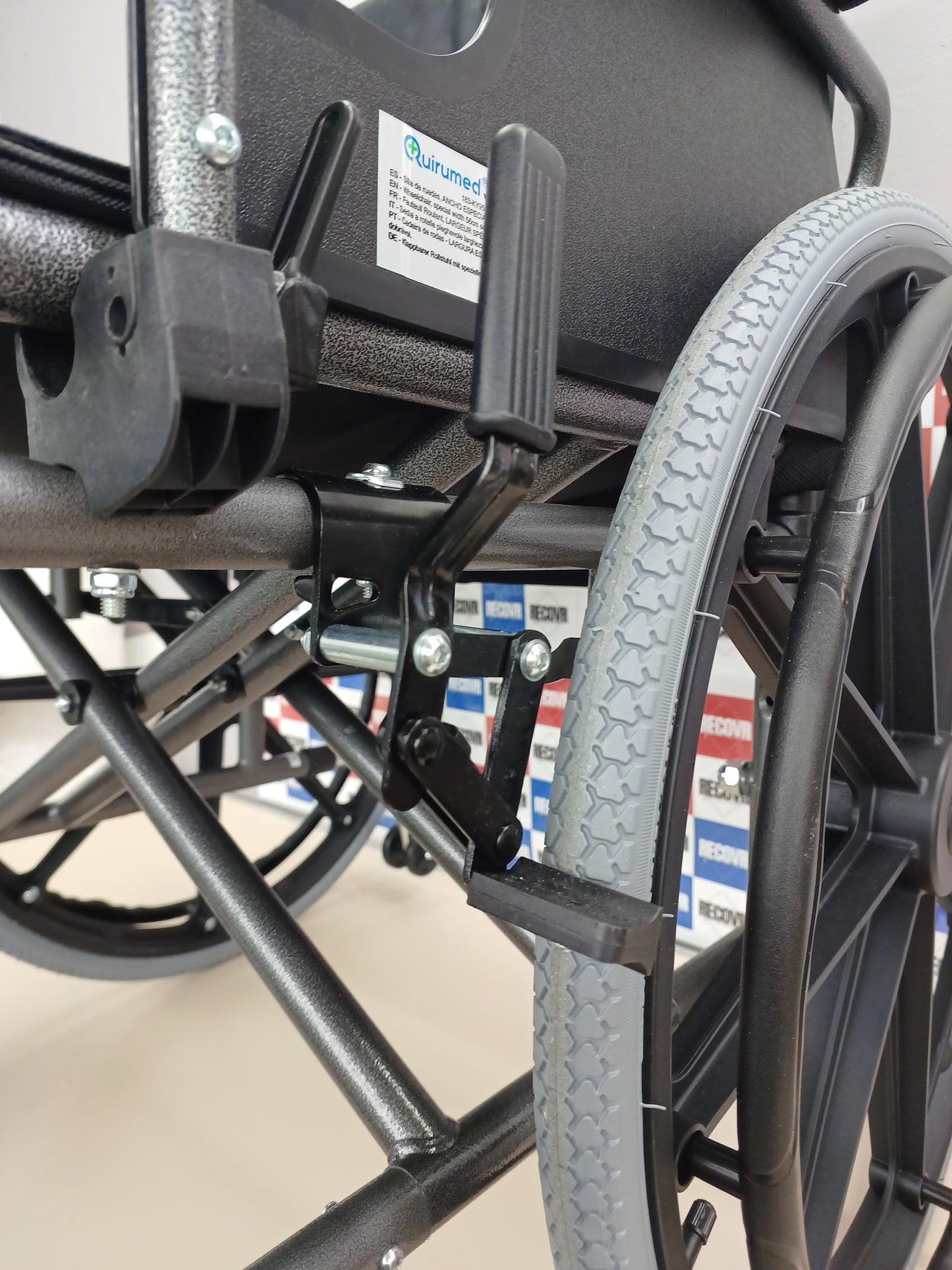 QUIRUMED Silla de ruedas, ANCHO ESPECIAL 56 CM UTILES, plegable, Acero, Acolchado extraíble, asiento amplio, Fácil plegado, Reposabrazos extraíbles, Para mayores, Para minusválidos