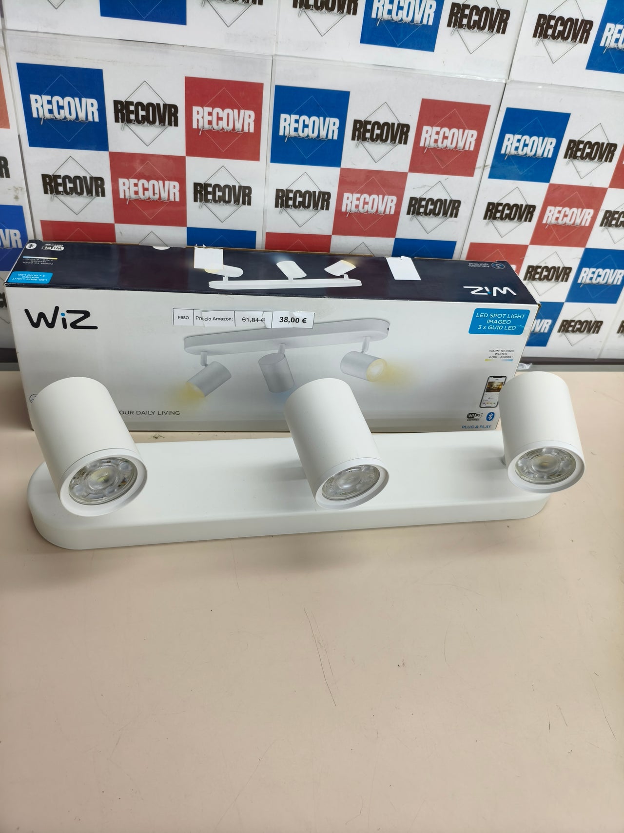Lámpara inteligente WiZ Imageo con 3 focos LED blancos compatibles