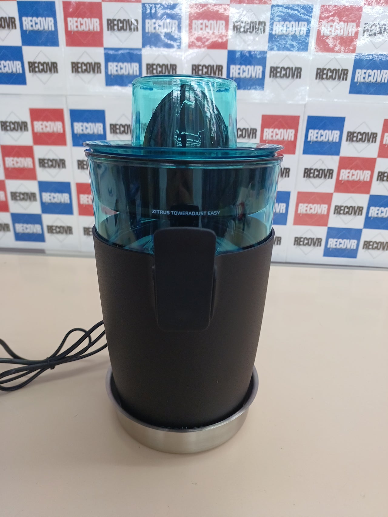 Exprimidor torre 800W pulpa ajustable Zitrus Tower Cecotec