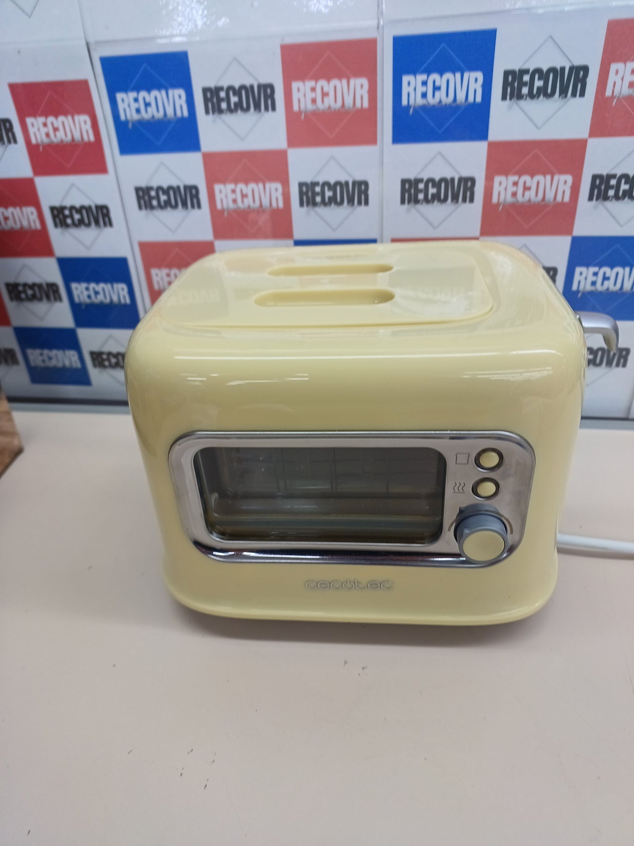 Tostadora vertical retro 700W ventana amarillo - Cecotec