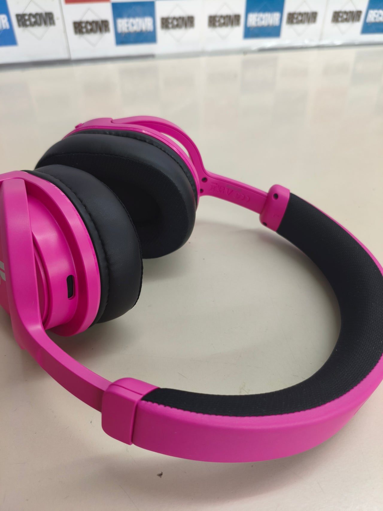 Auriculares gaming Trust Forta para PS5 con licencia oficial