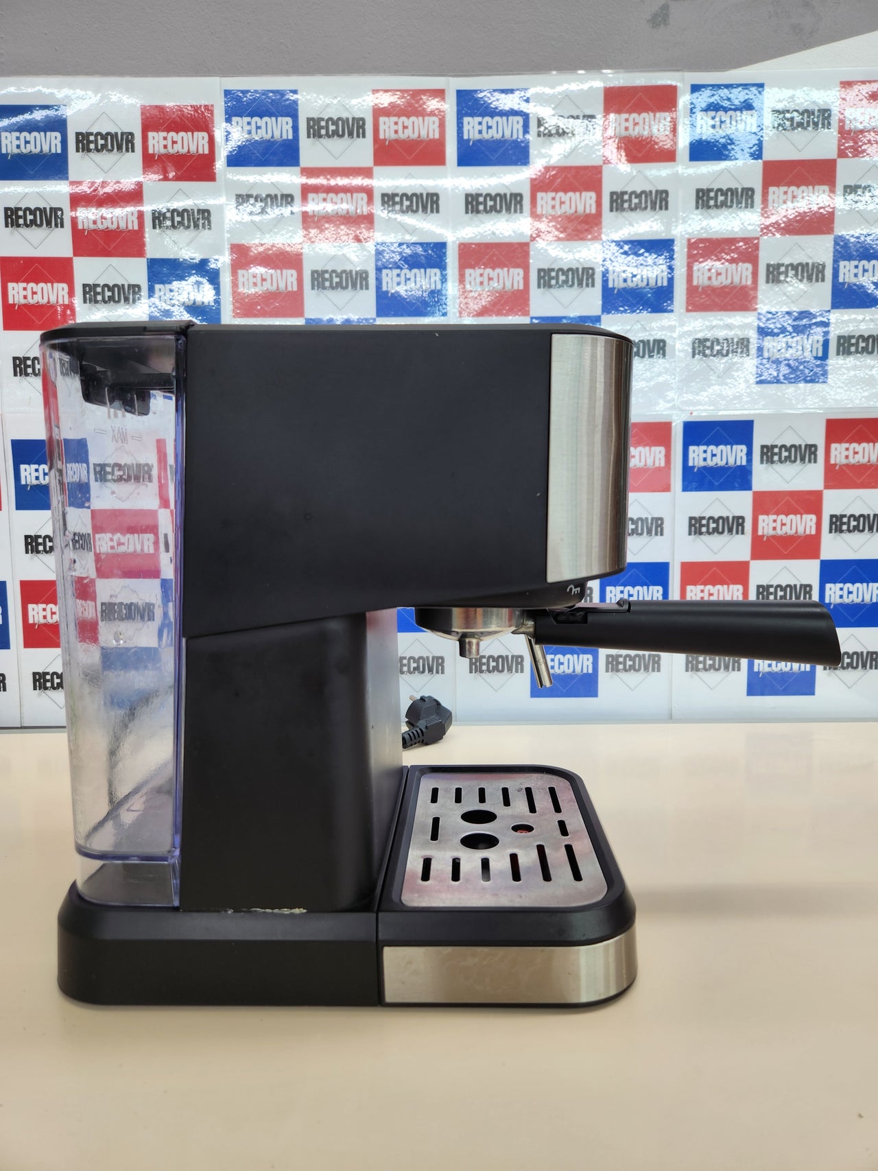 Cafetera 1050W, 20 bares, 1,5L Espresso y Capuccino