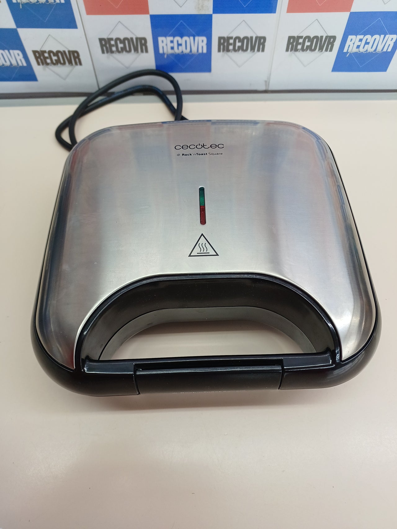 Sandwichera 750W 2 sándwiches antiadherente piedra - Cecotec