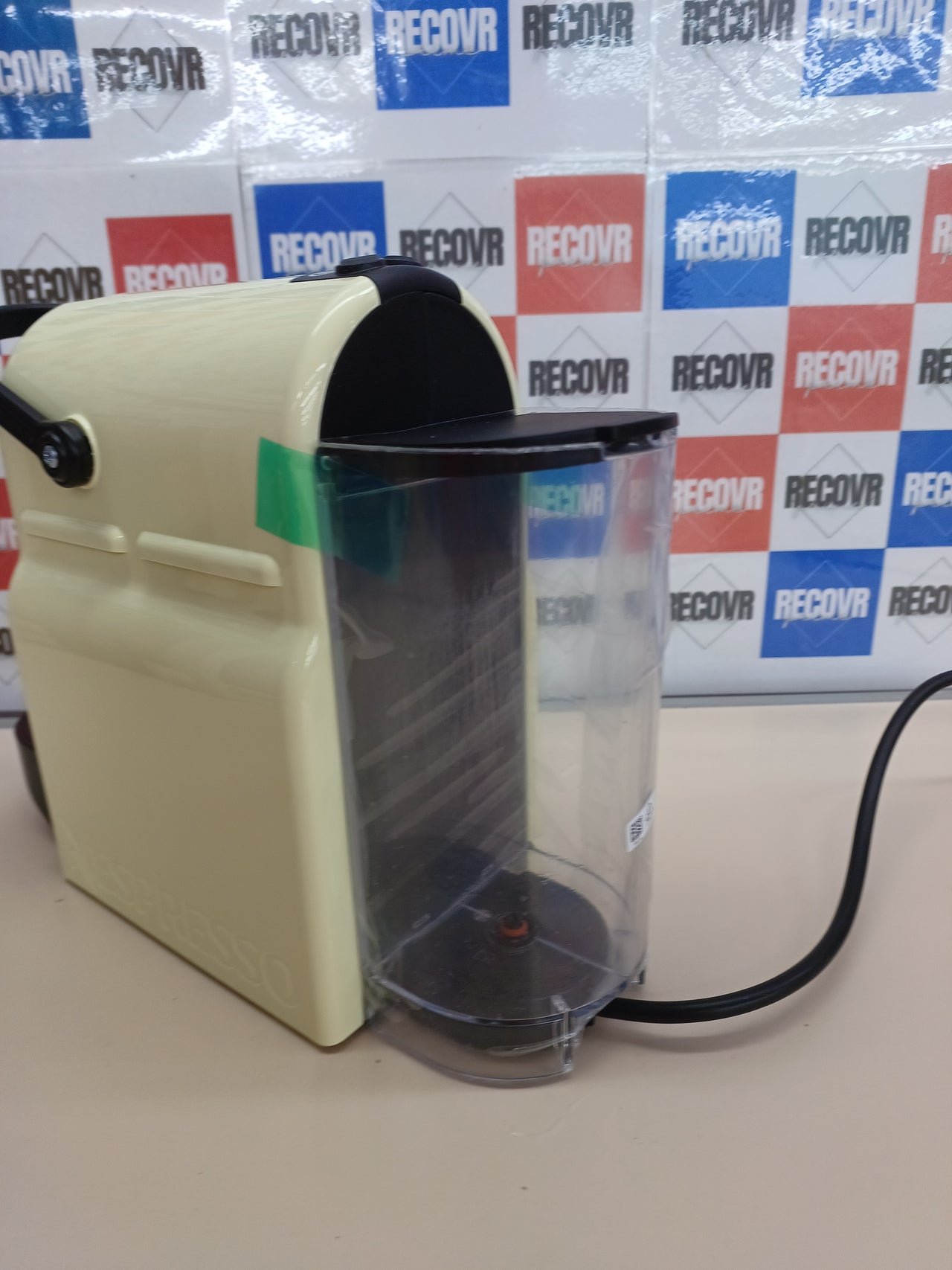 Cafetera cápsulas Nespresso 19 bares compacta – De'Longhi