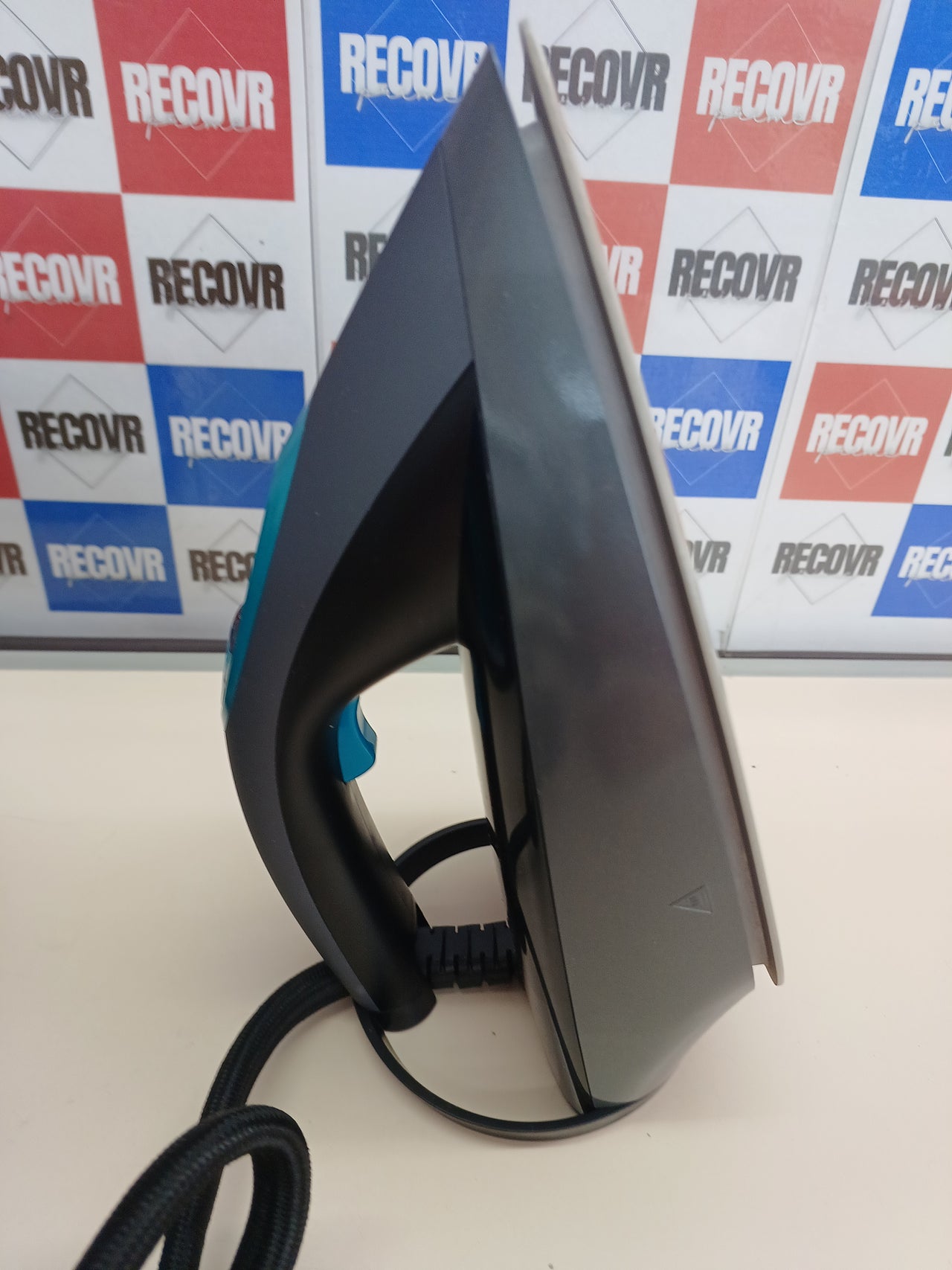 Centro planchado 3200 W 8 bares vapor continuo y turbo - Cecotec