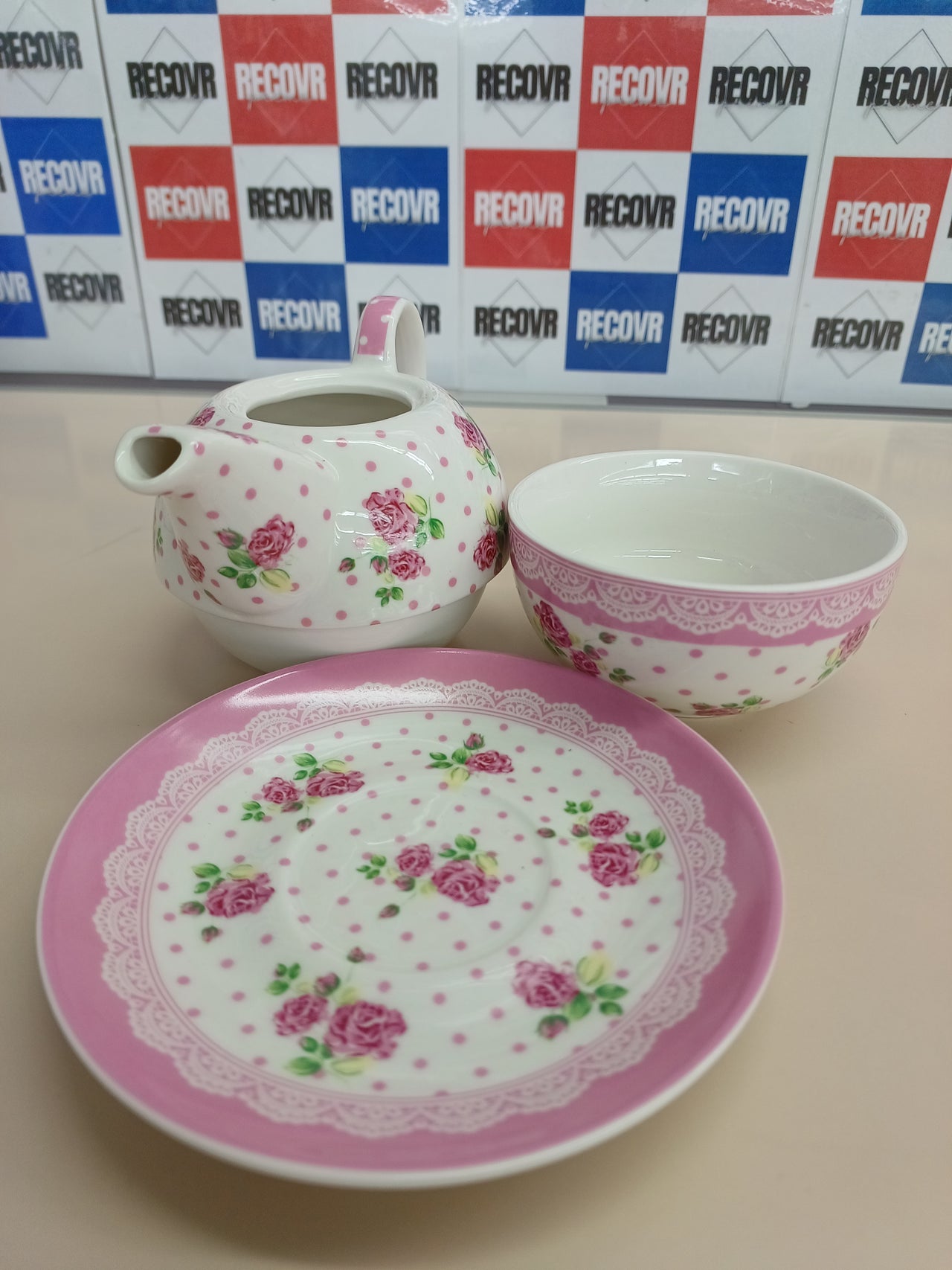 Juego de Té "Tea for One" 3 Piezas – Rosa con Diseño de Rosas y Flores