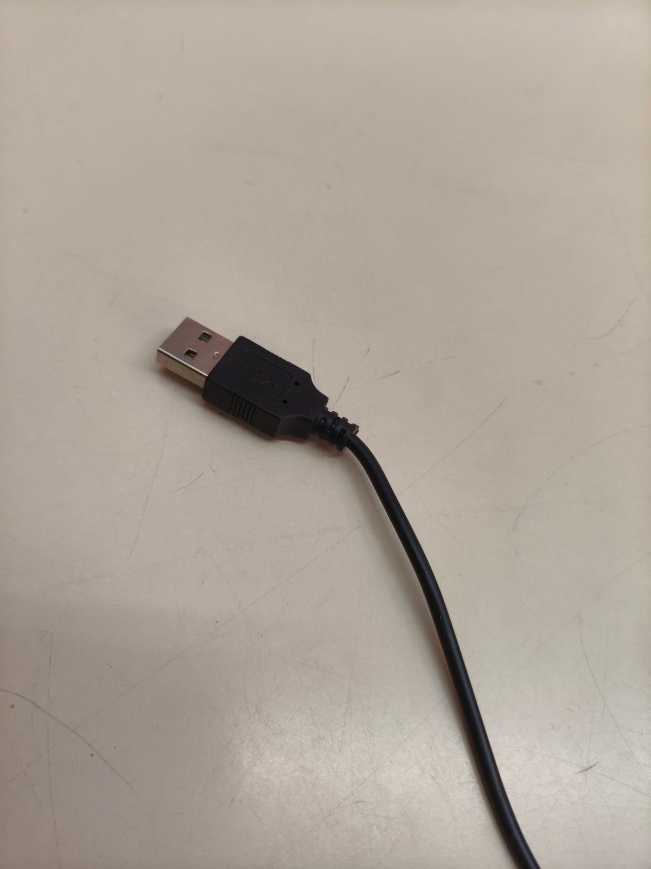 Pack teclado y ratón con cable Trust Taro, QWERTZ alemán
