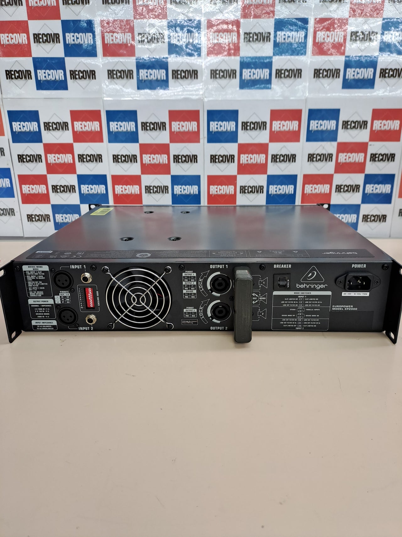 Amplificador estéreo profesional 2000W Behringer EP2000
