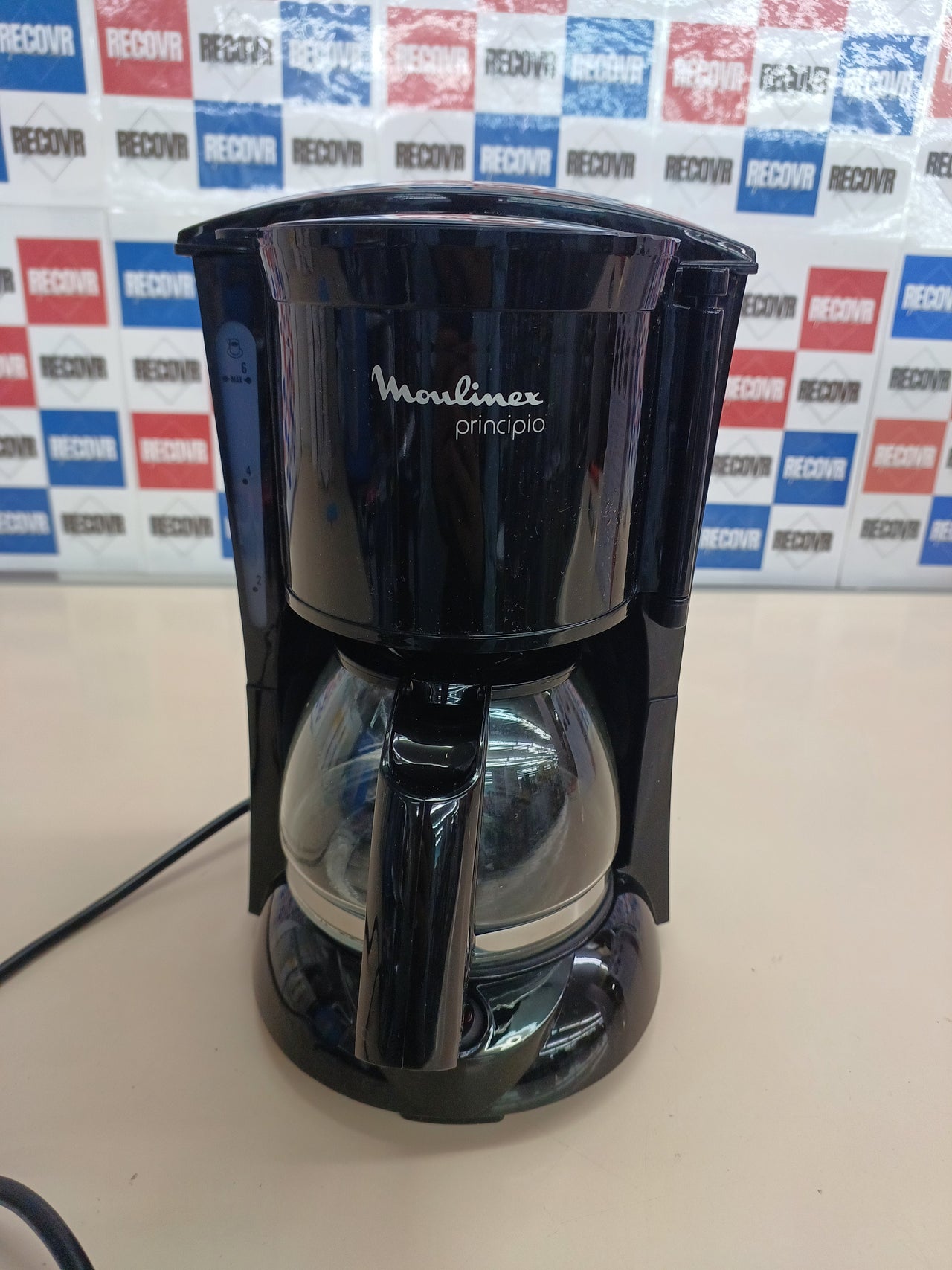 Cafetera filtro 0.6 L 600 W con antigoteo MOULINEX