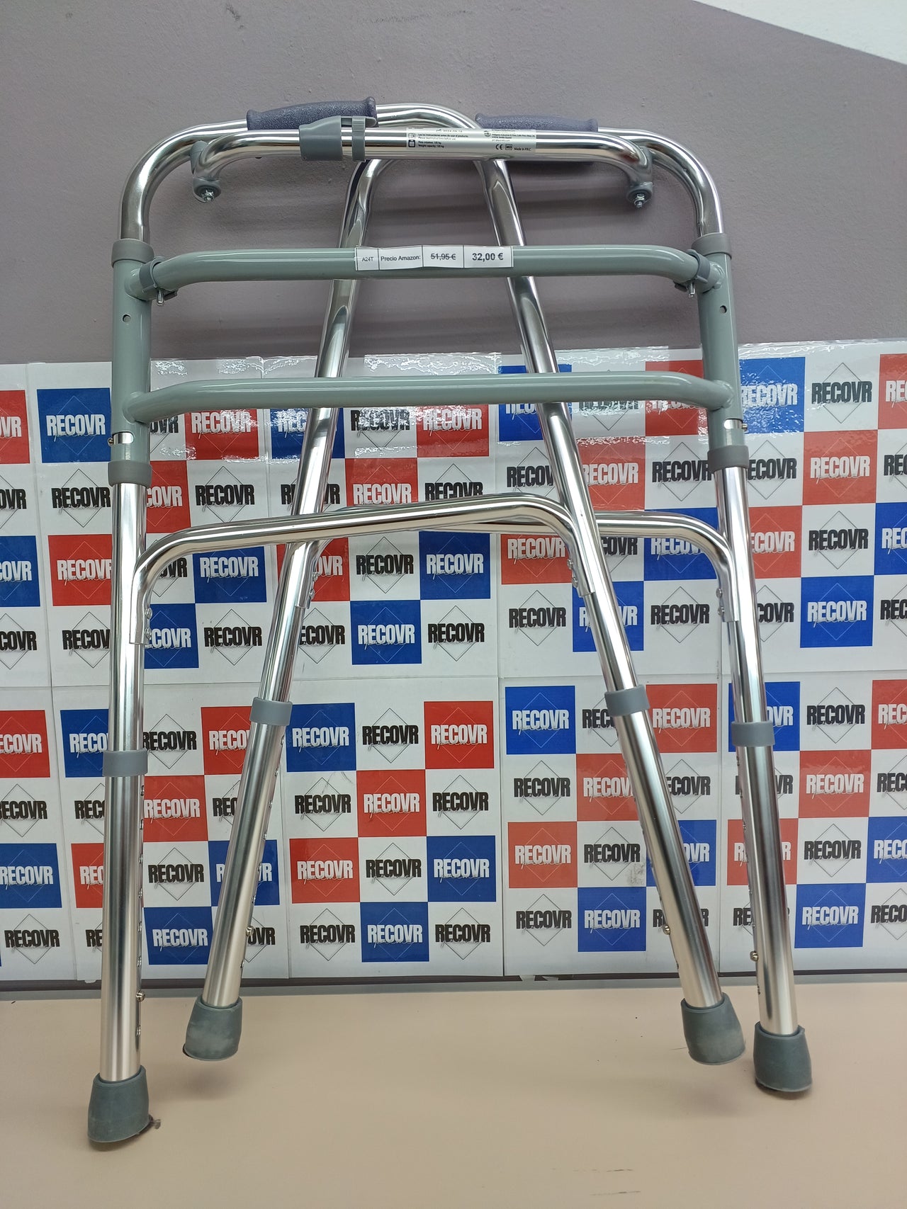 Mobiclinic®, Andador Plegable, Sin Ruedas, Mezquita, Ayuda a la Movilidad, Conteras Antideslizantes, Regulable en Altura, Plegable, Aluminio, Ultraligero, Peso Máximo 100 kg
