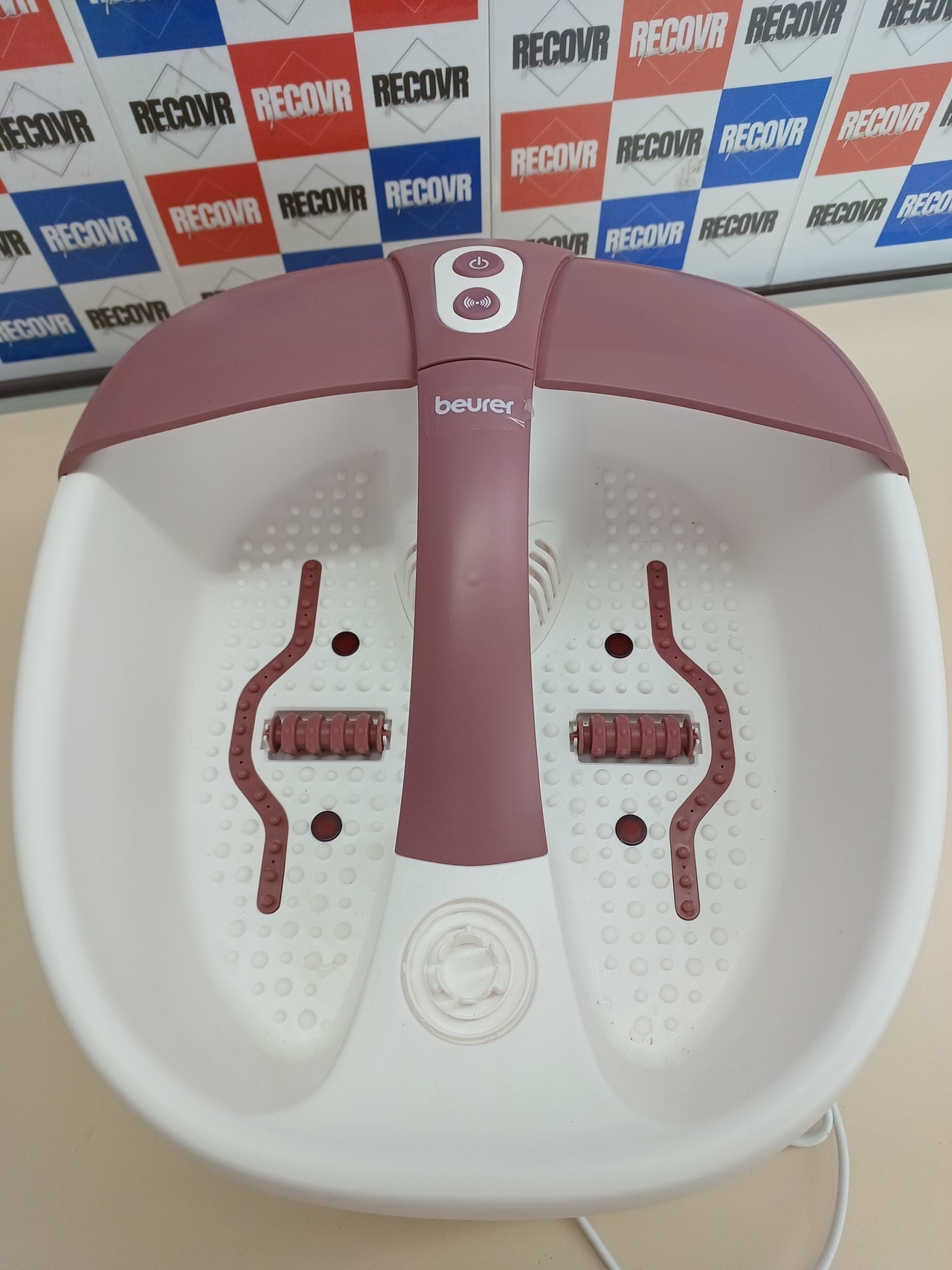 Beurer FB 35 Hidromasaje para Pies, 140 W, 3 funciones de masaje vibratorio, masaje con burbujas, calentamiento de agua, 16 imanes, aromaterapia, 41 x 38 x 17 cm, rojo y blanco