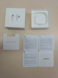 AirPods 4 con audio espacial y USB-C Apple