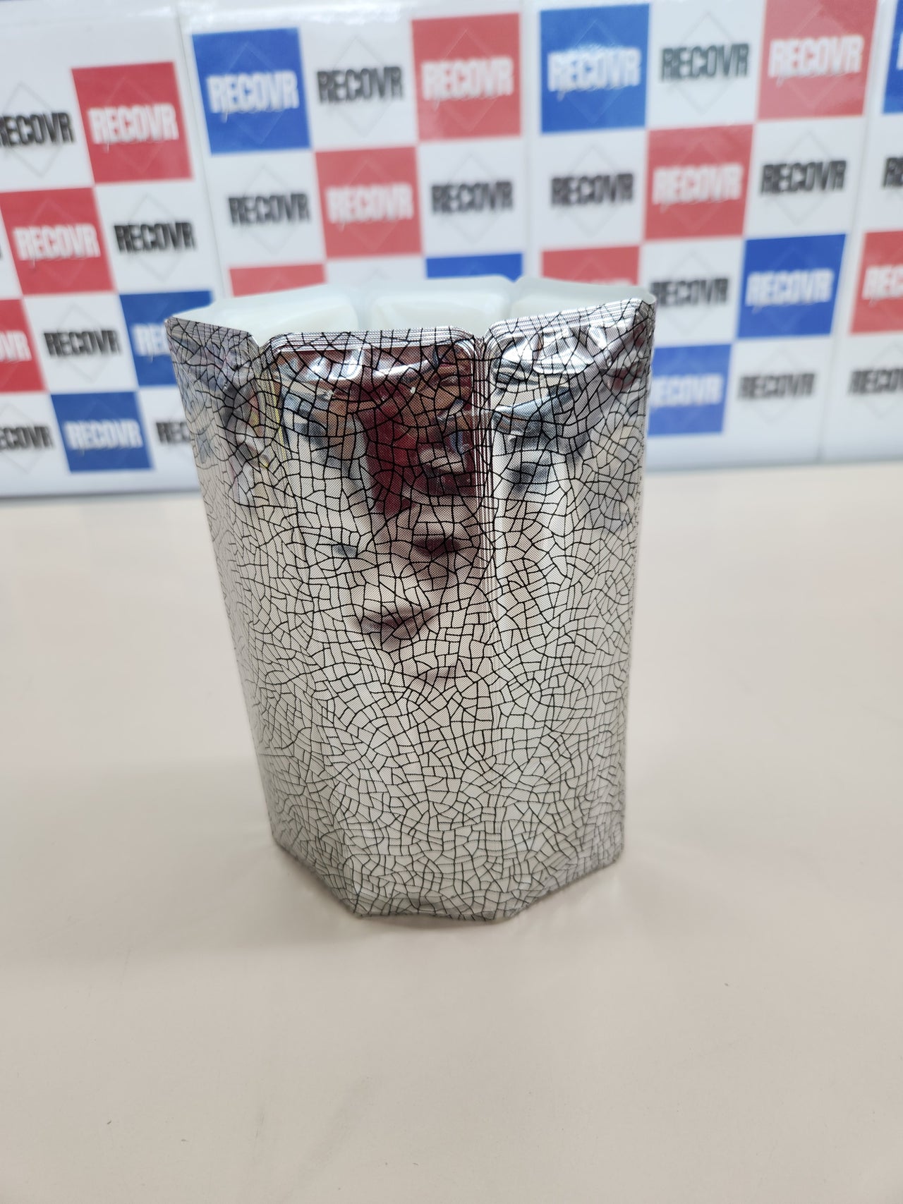 Enfriador de Vino Flexible - Funda Reutilizable en Color Plata para Enfriamiento Rápido de Botellas de Tamaño Estándar Vacu Vin