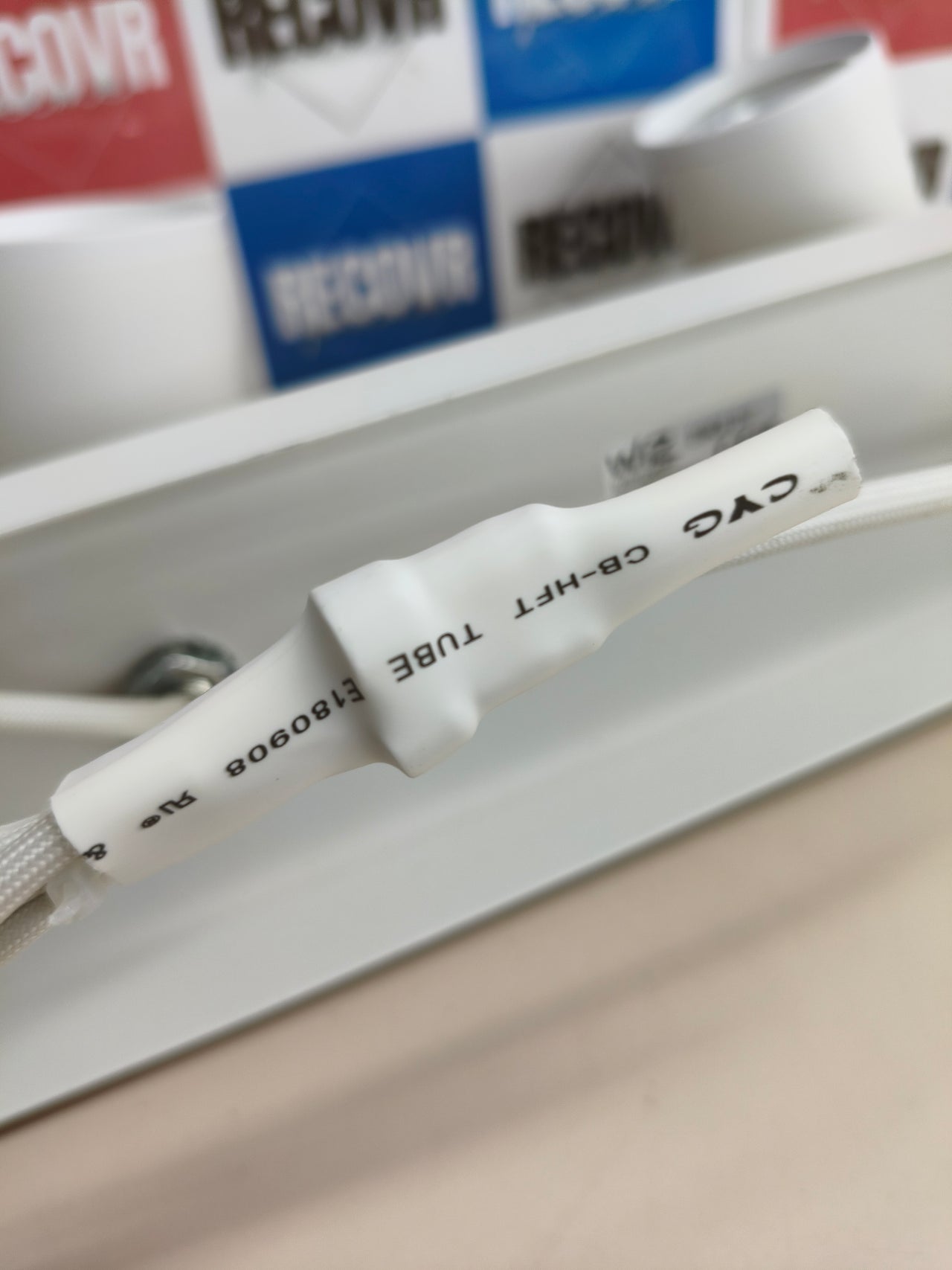 Lámpara inteligente WiZ Imageo con 3 focos LED blancos compatibles