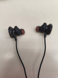 Auriculares gaming intraaurales con micrófono.