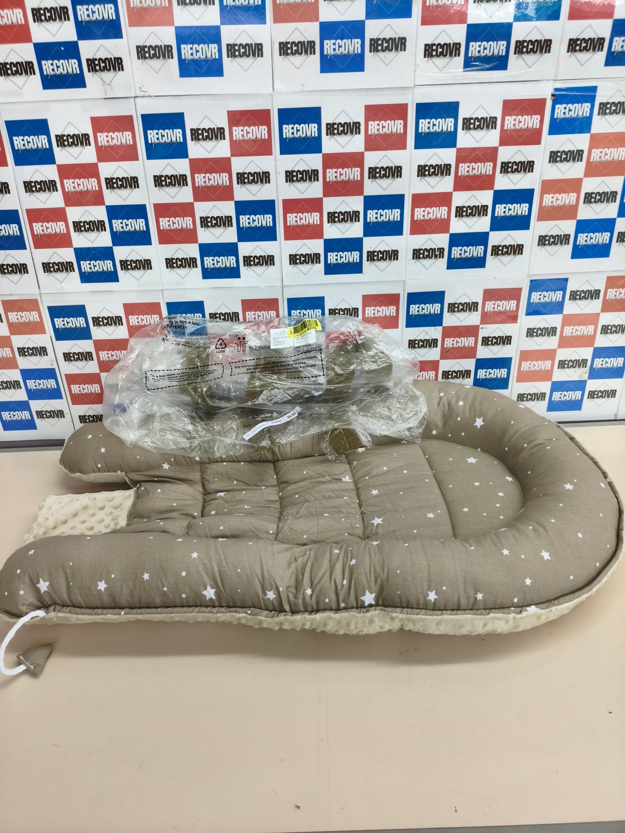 Nido para bebé Totsy Baby 90x50 cm reductor de cuna Minky Winter beige estrellas blancas